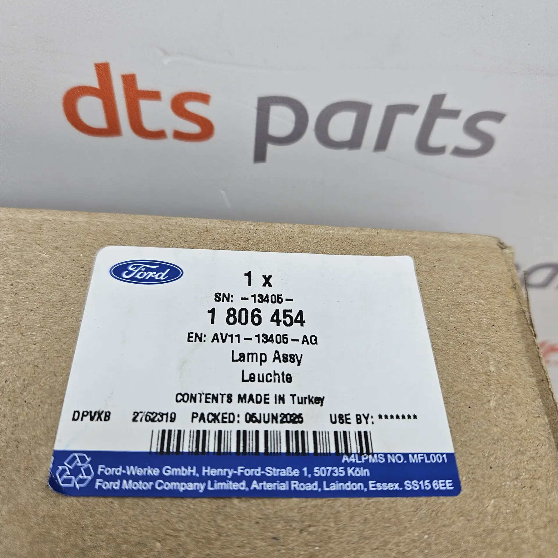 OEM Ford 1806454 – Rear Left Outer Tail Lamp