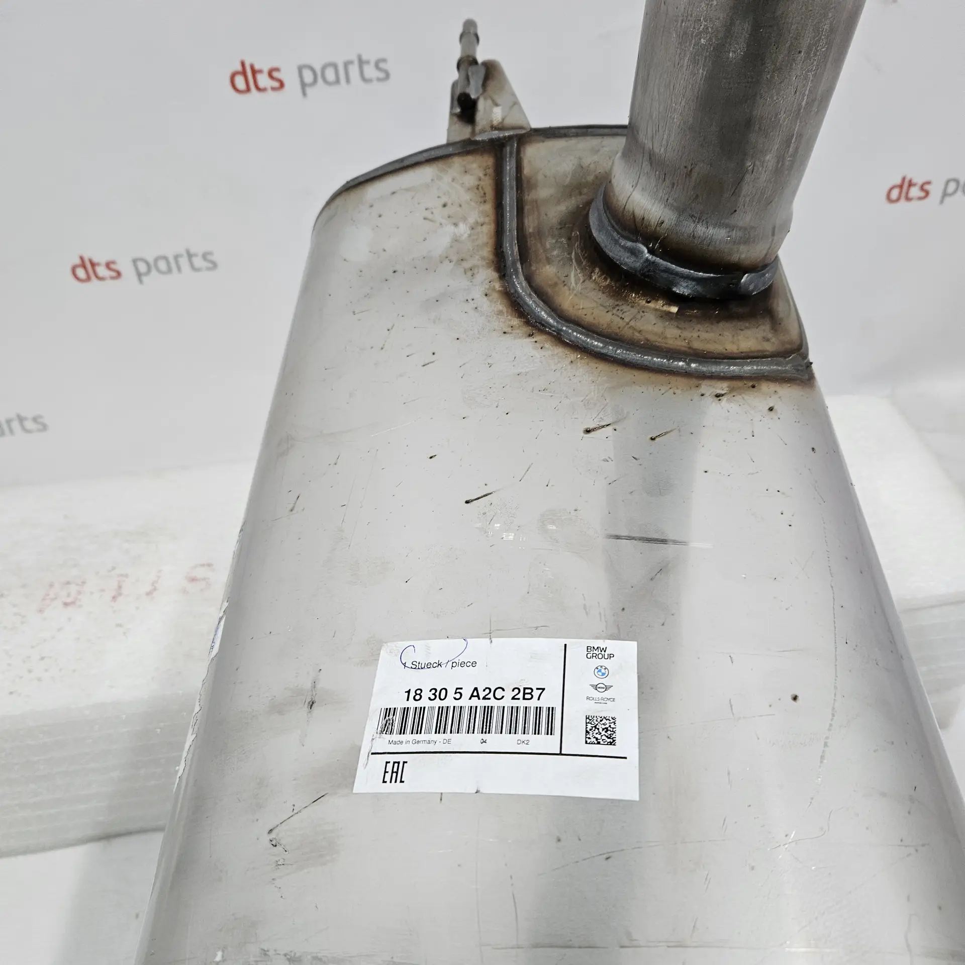 OEM BMW 18305A2C2B7 – Rear muffler with an exhaust flap