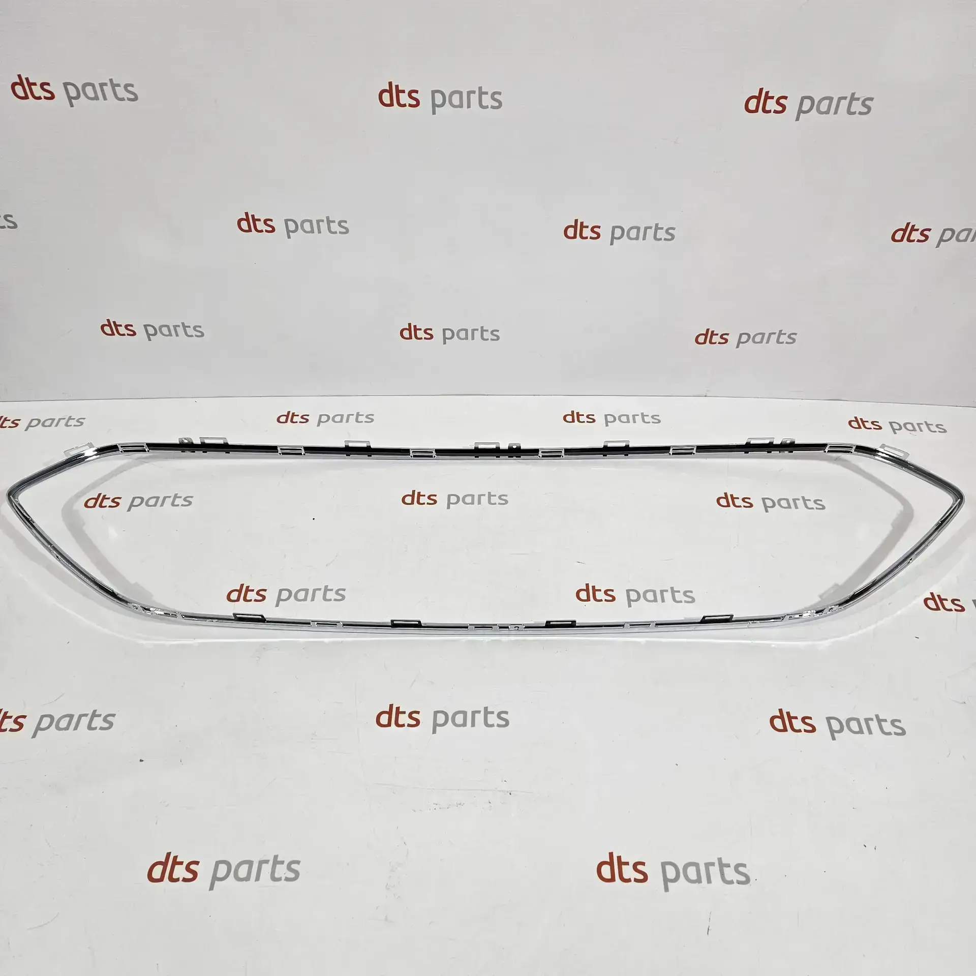 OEM Ford 1835982 – Front bumper lower radiator grille