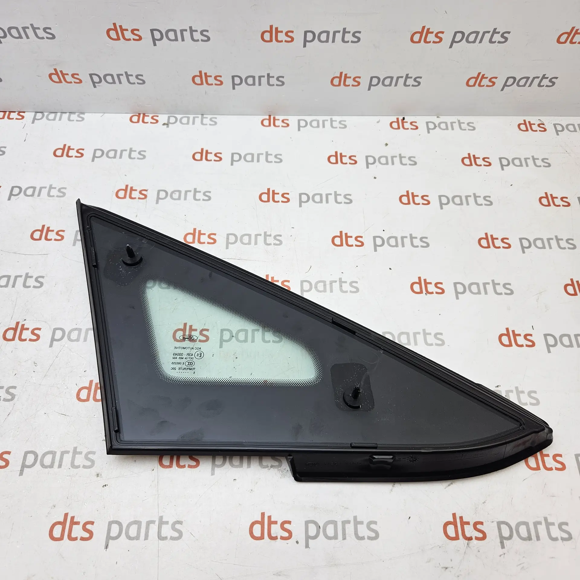 OEM Ford 1923611 – Front left door corner triangle window glass