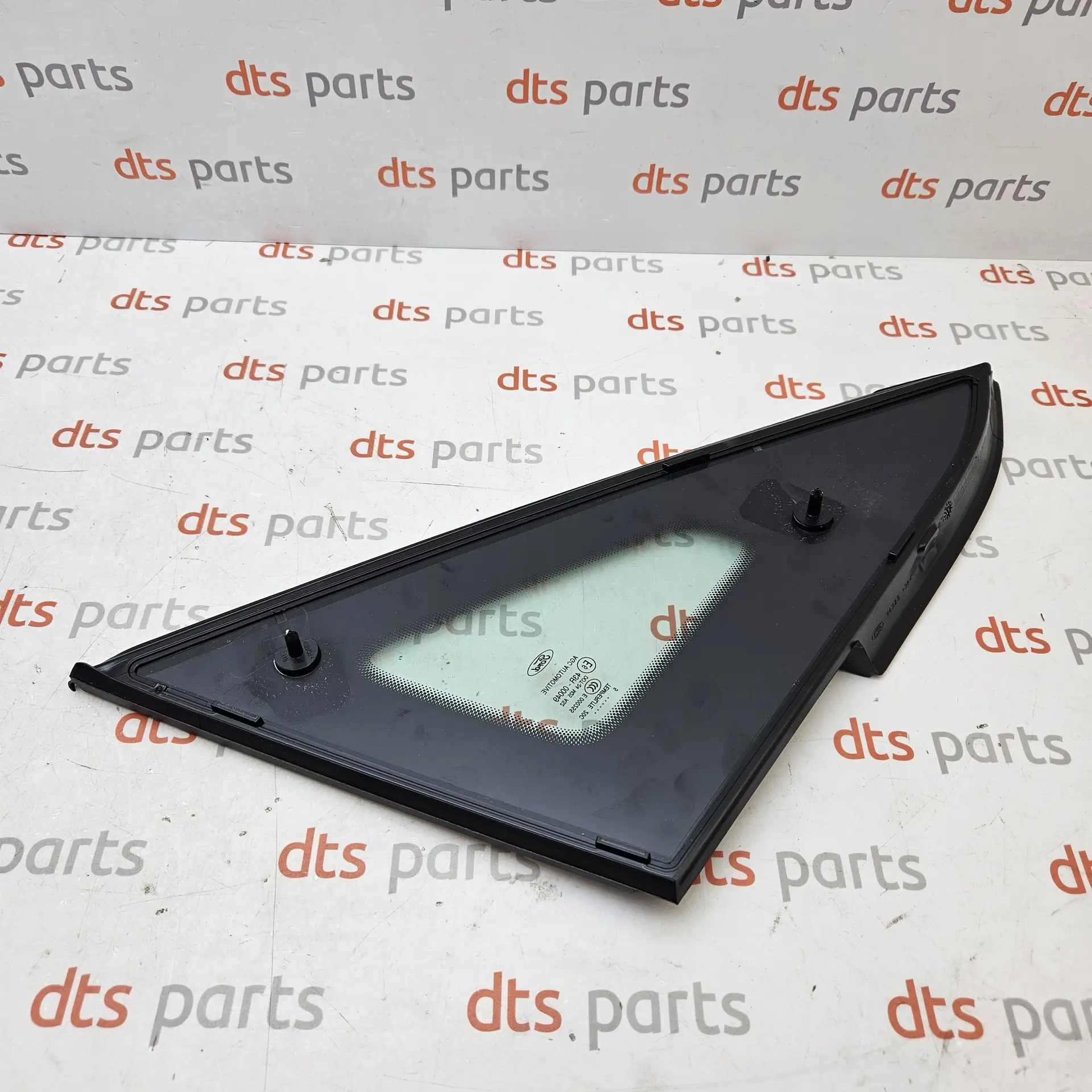 OEM Ford 1923611 – Front left door corner triangle window glass