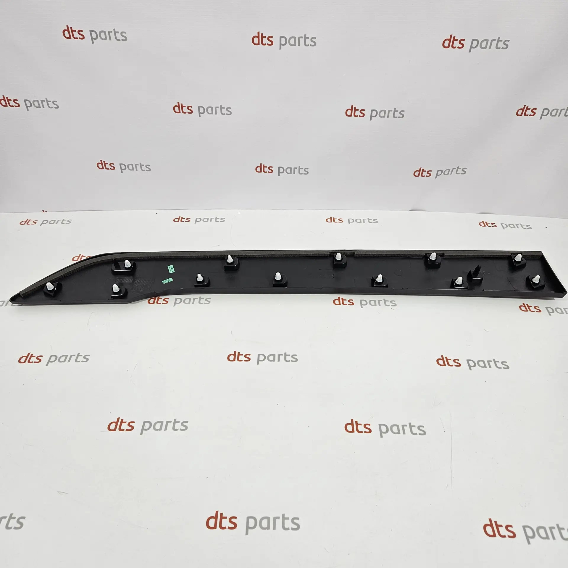 OEM Ford 1944537 – Front right door trim panel