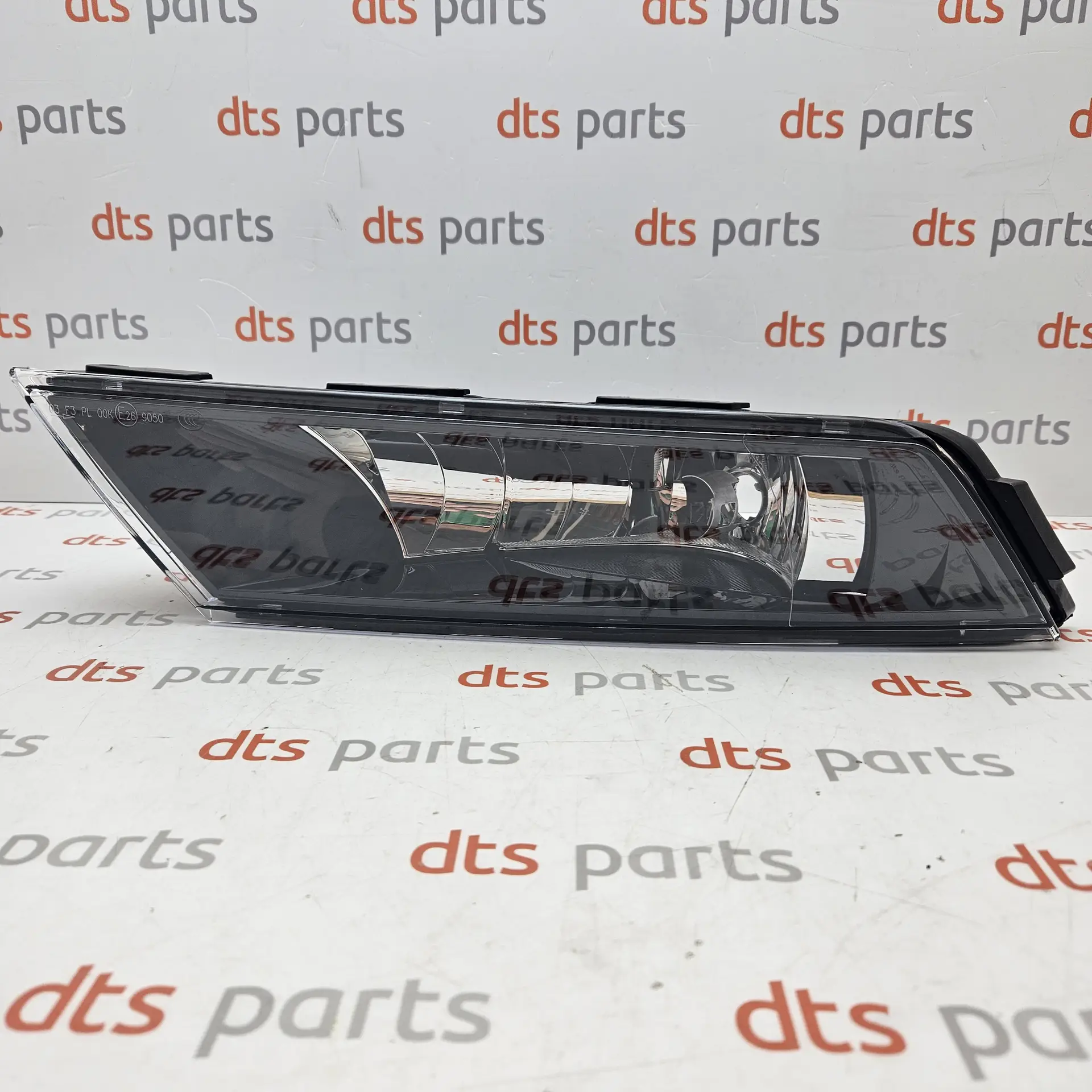 Hella 1NB011836111 – Front left fog light - aftermarket part