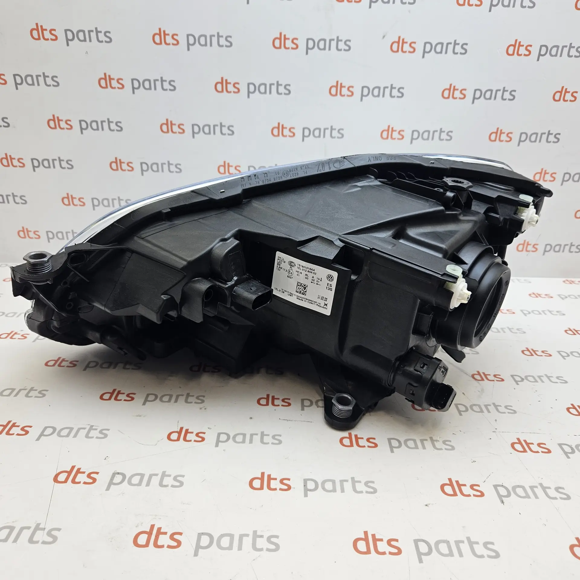 OEM VAG 1S1941016AA – Front main halogen headlight assembly right-hand side with LED daytime running light