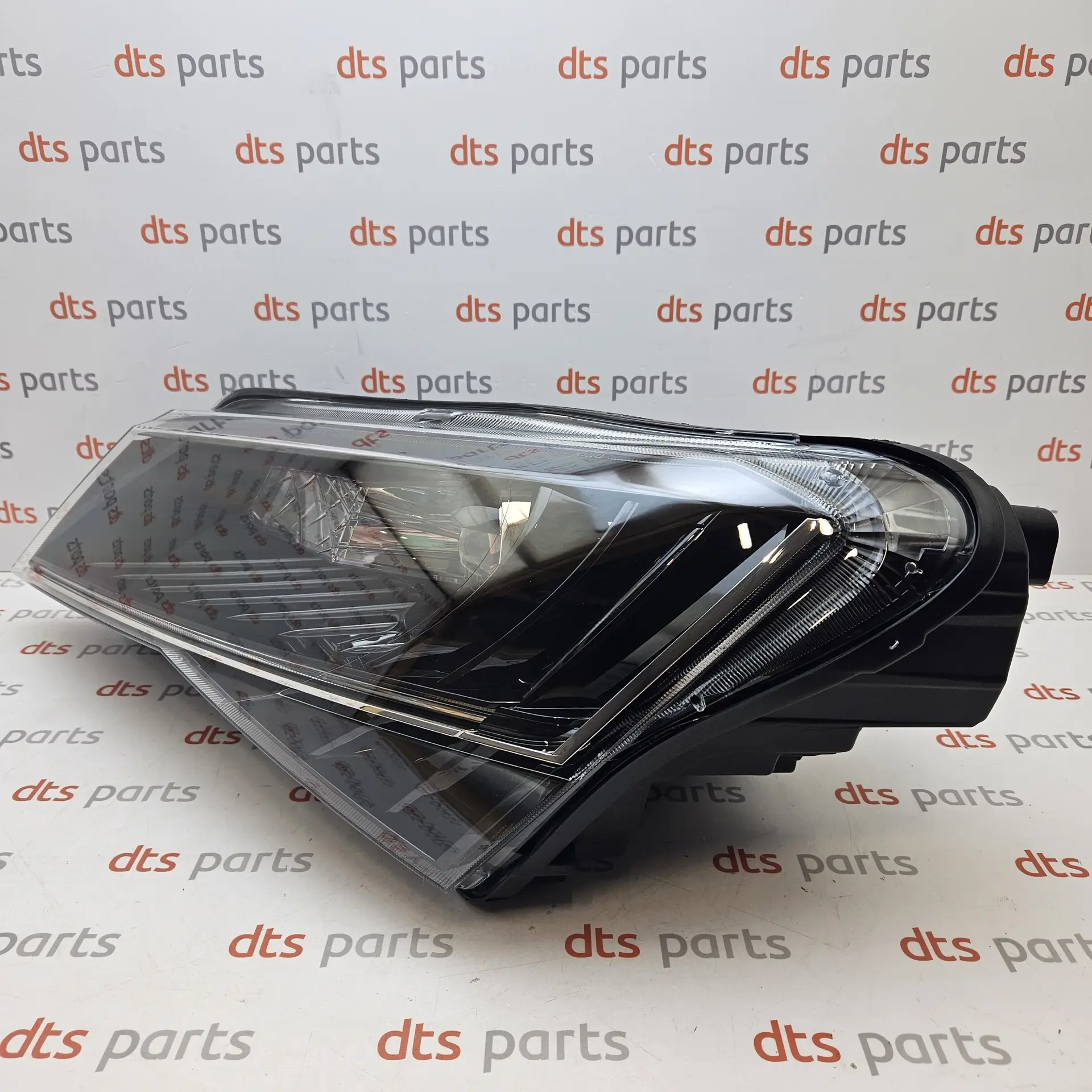 Hella 1ZS011939451 – Front left headlight - järelturu osa
