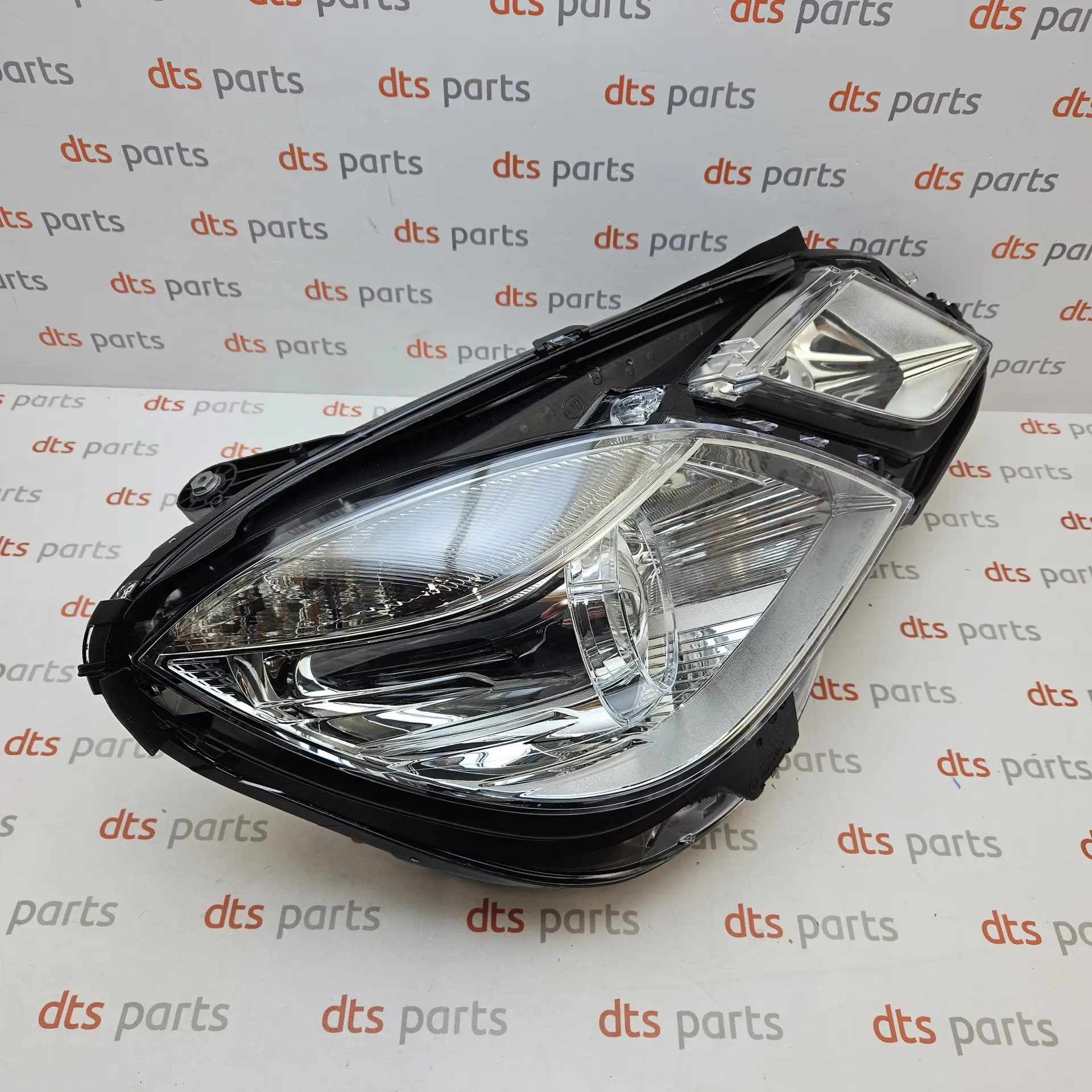 Hella 1ZT011705121 – HELLA Bi-Xenon headlight assembly (Right) - aftermarket part