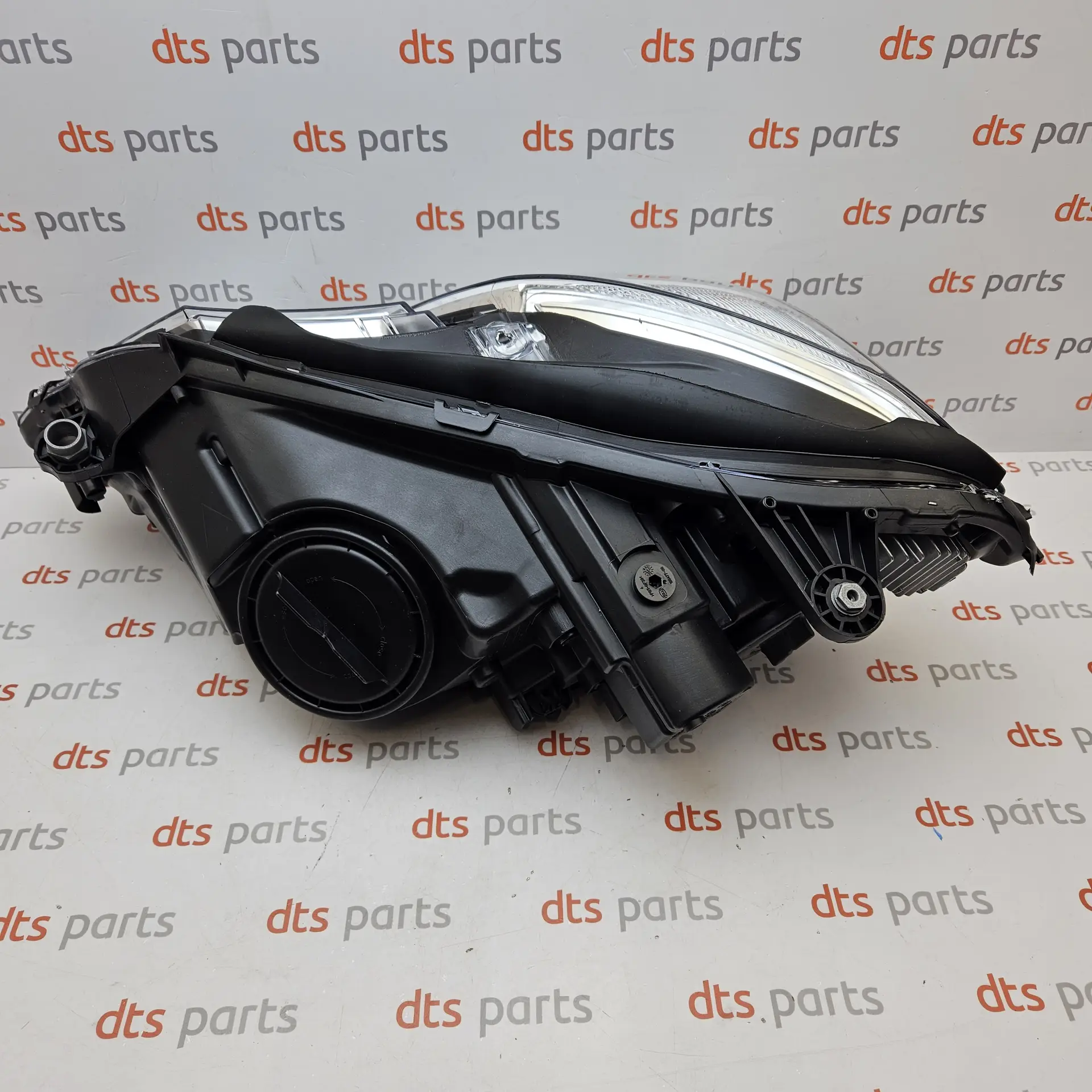 Hella 1ZT011705121 – HELLA Bi-Xenon headlight assembly (Right) - aftermarket part