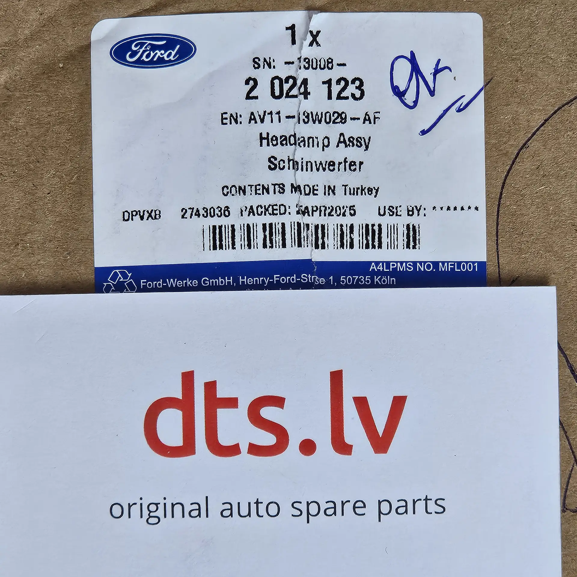 OEM Ford 2024123 – Right front halogen headlight assembly