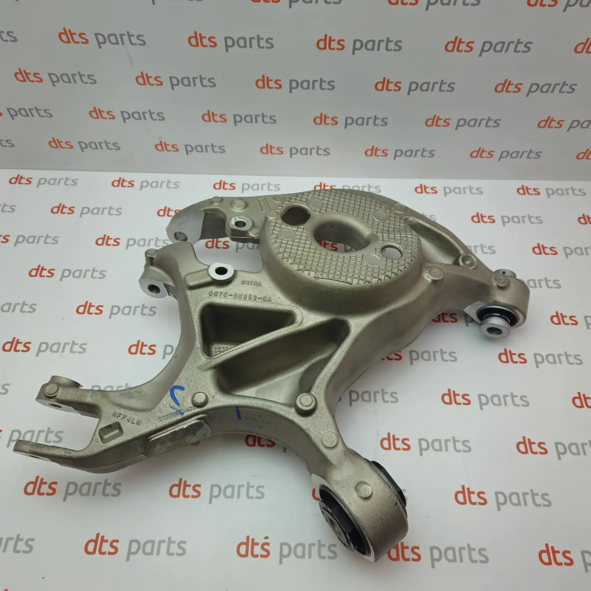 OEM Ford 2031162 – Rear upper suspension arm knuckle