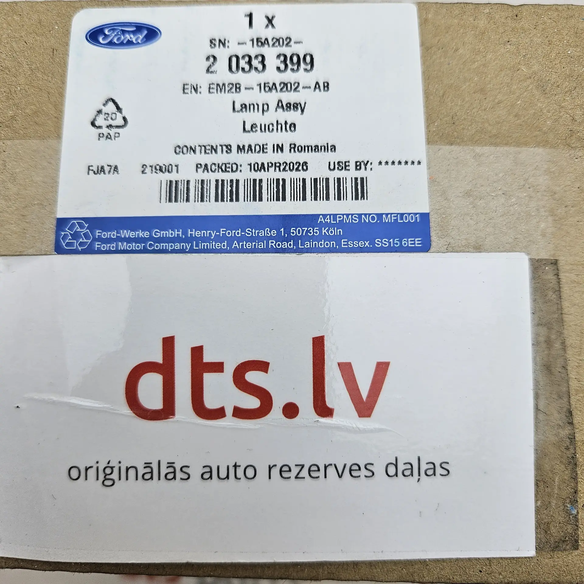 OEM Ford 2033399 – Front bumper halogen fog light assembly