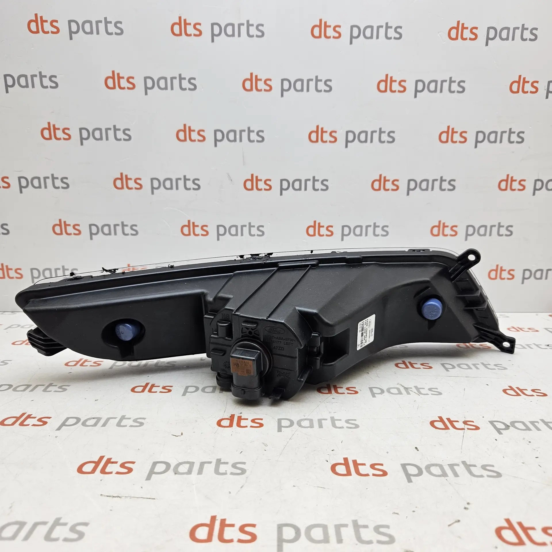 OEM Ford 2033399 – Front bumper halogen fog light assembly