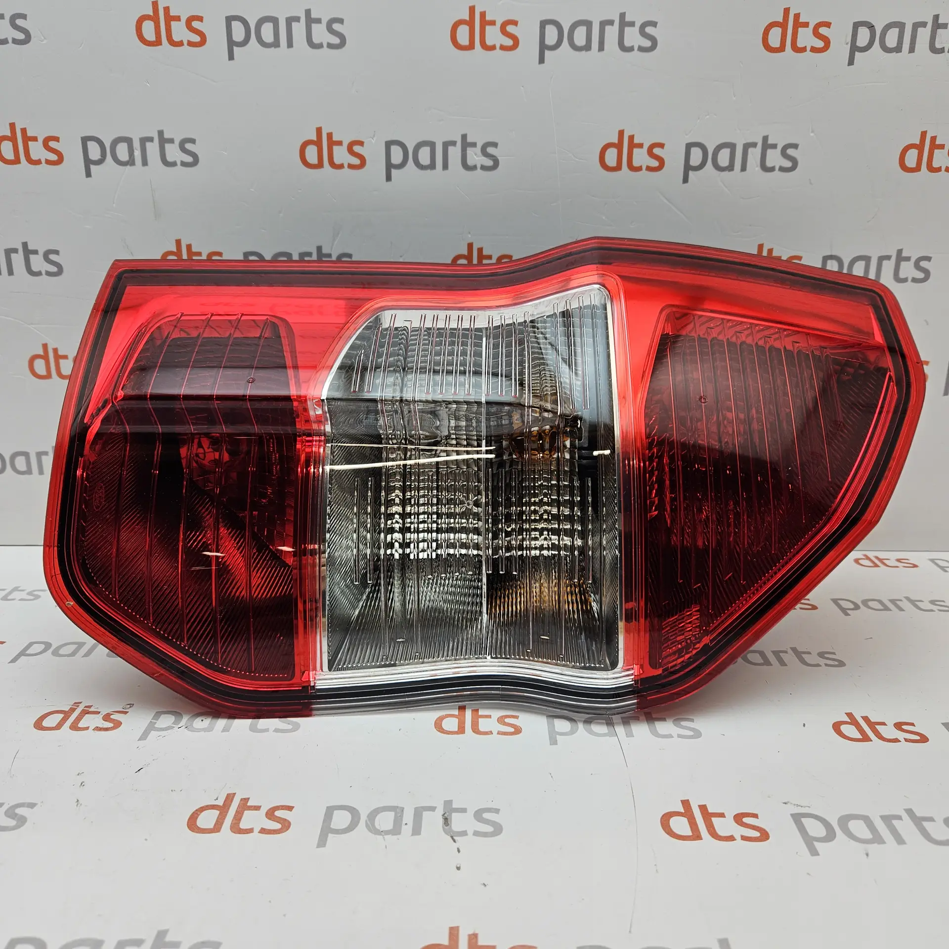 OEM Ford 2069626 – Combination Rearlight