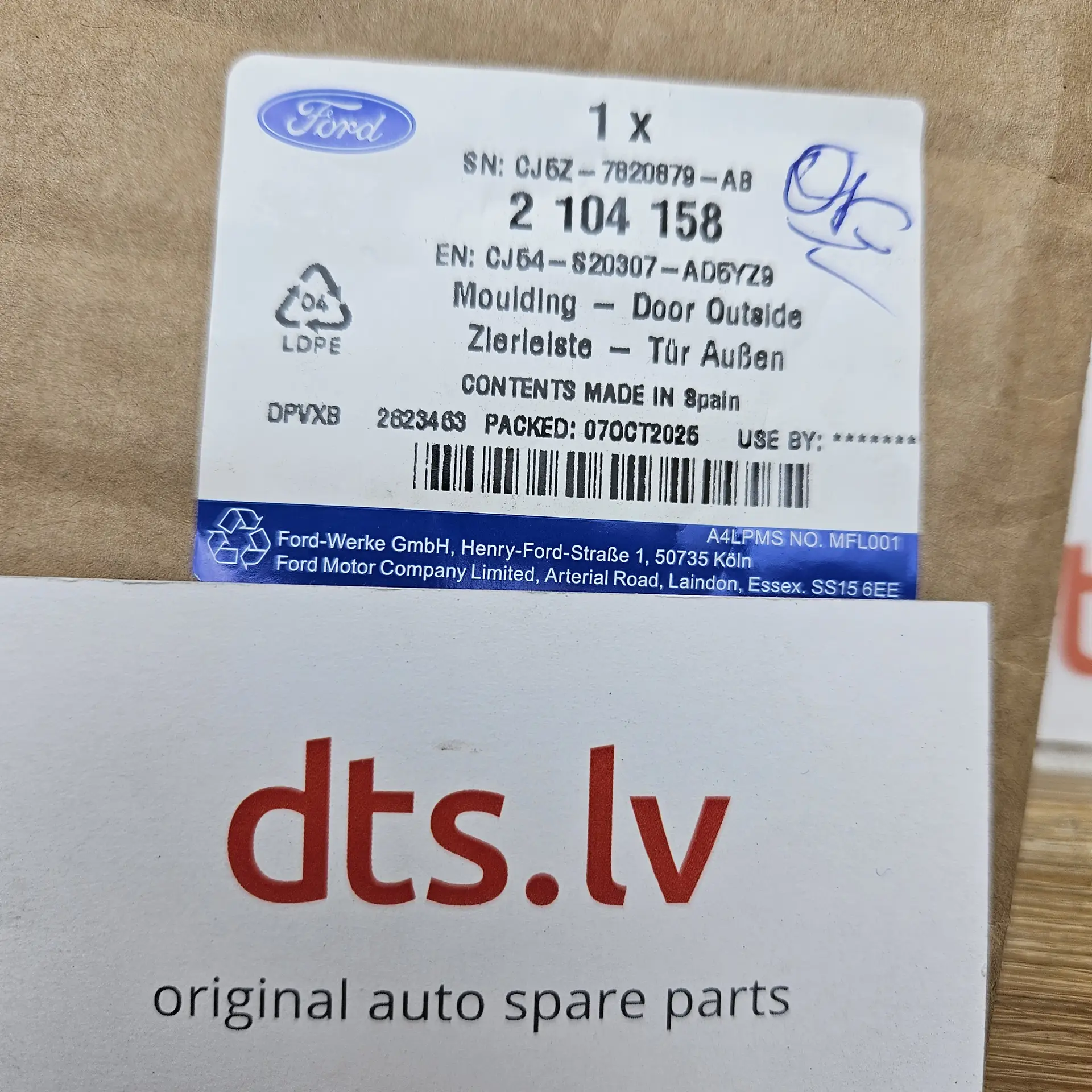 OEM Ford 2104158 – Front left door outside molding
