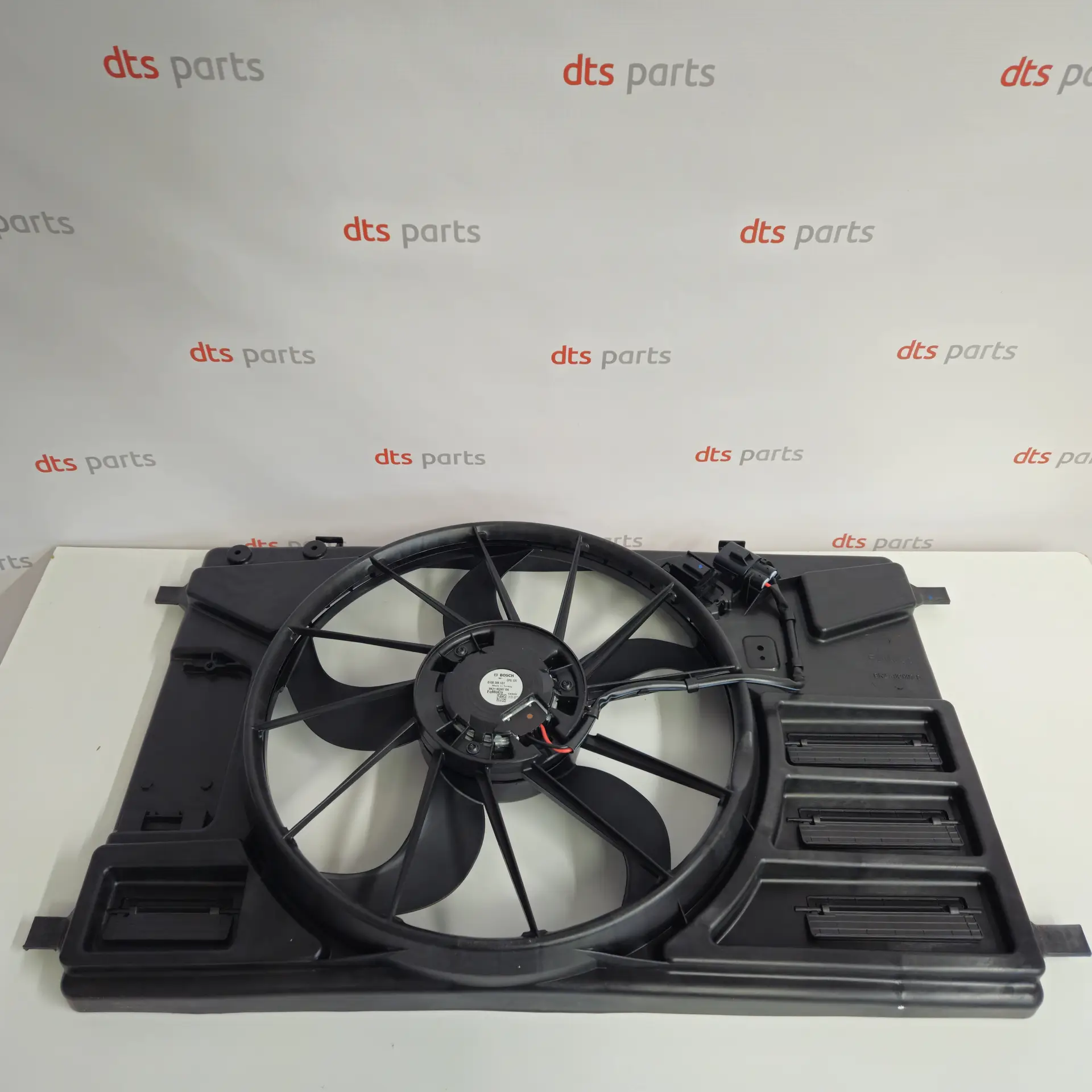 OEM Ford 2192892 – Engine cooling fan