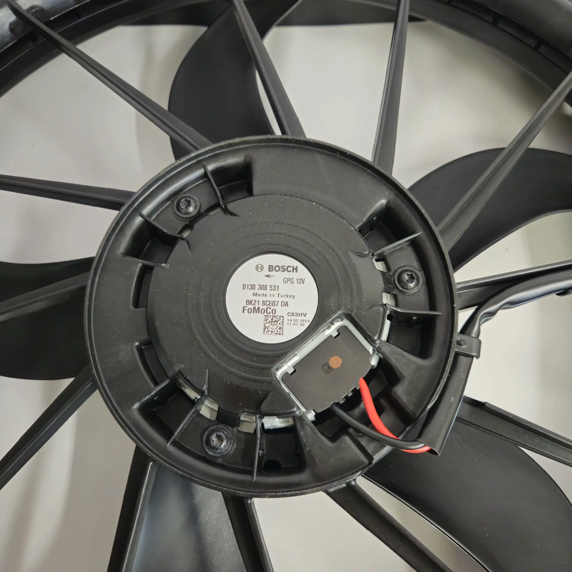 OEM Ford 2192892 – Engine cooling fan