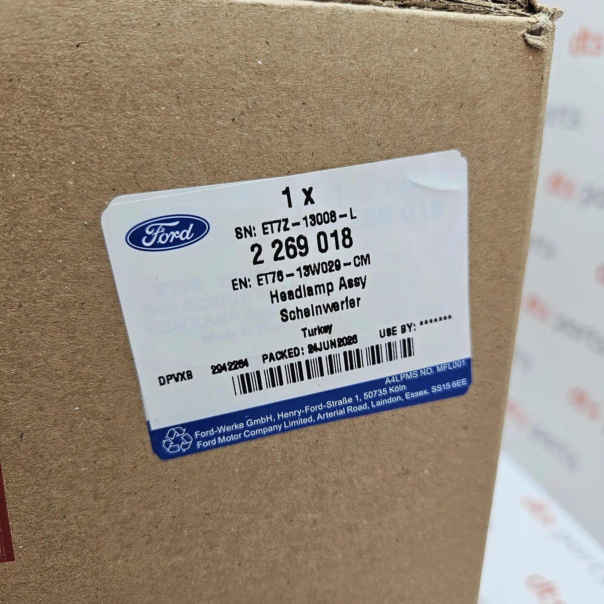 OEM Ford 2269018 – Front bumper side guide rail mounting bracket left-hand side