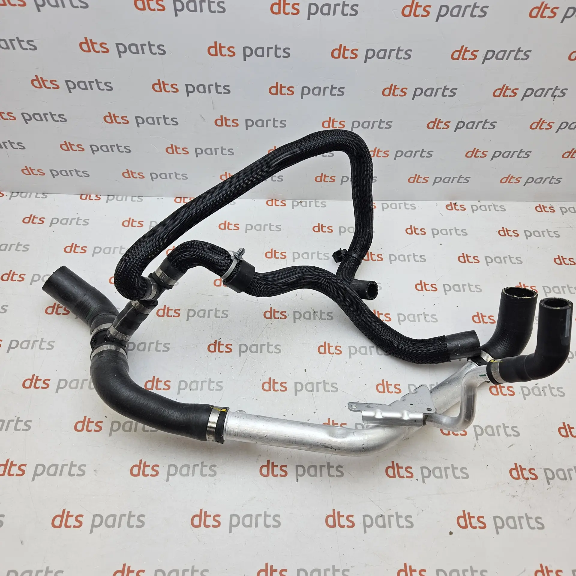 OEM Ford 2428604 – Engine coolant radiator hose assembly