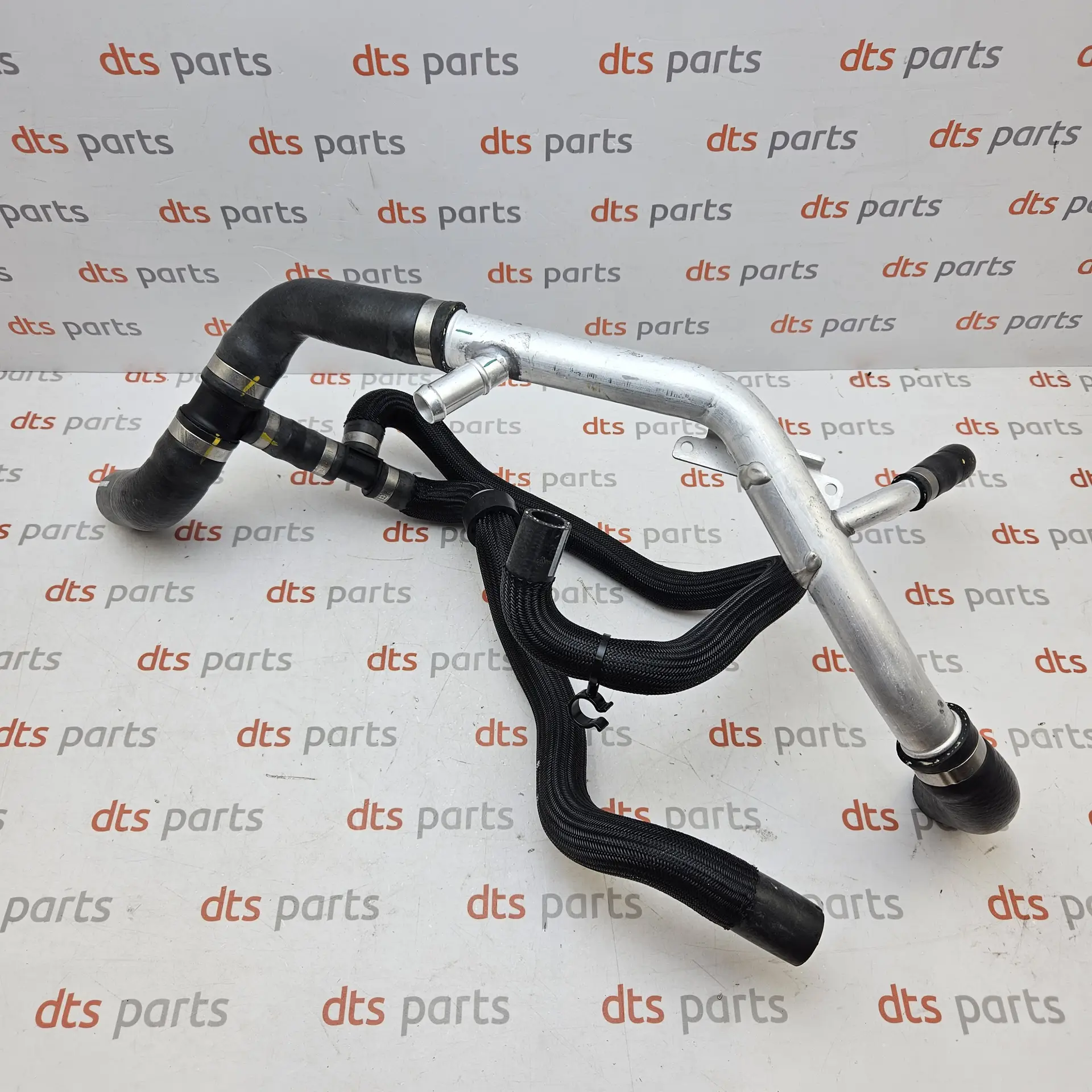 OEM Ford 2428604 – Engine coolant radiator hose assembly