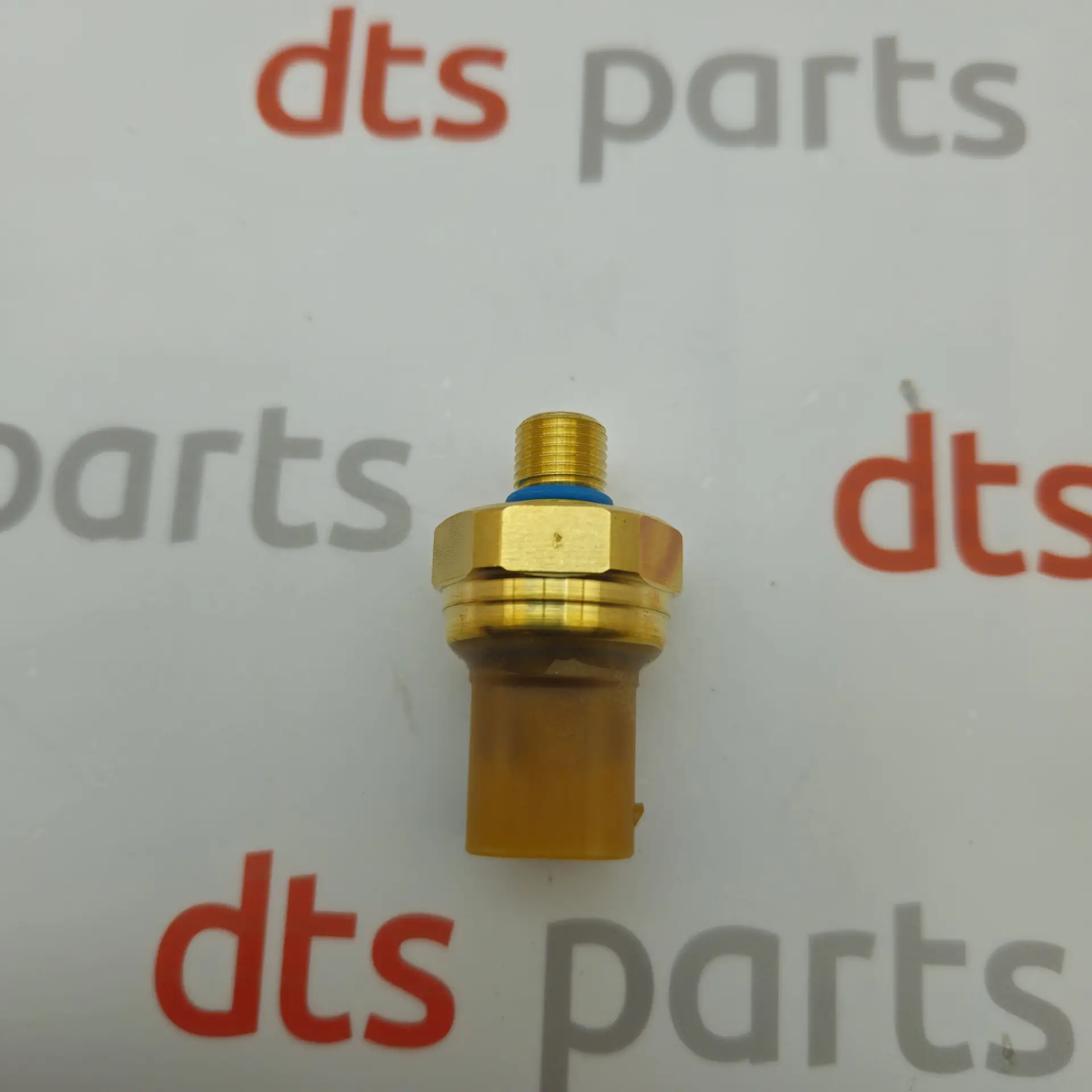 OEM Ford 2456179 – Fuel injector pressure sensor