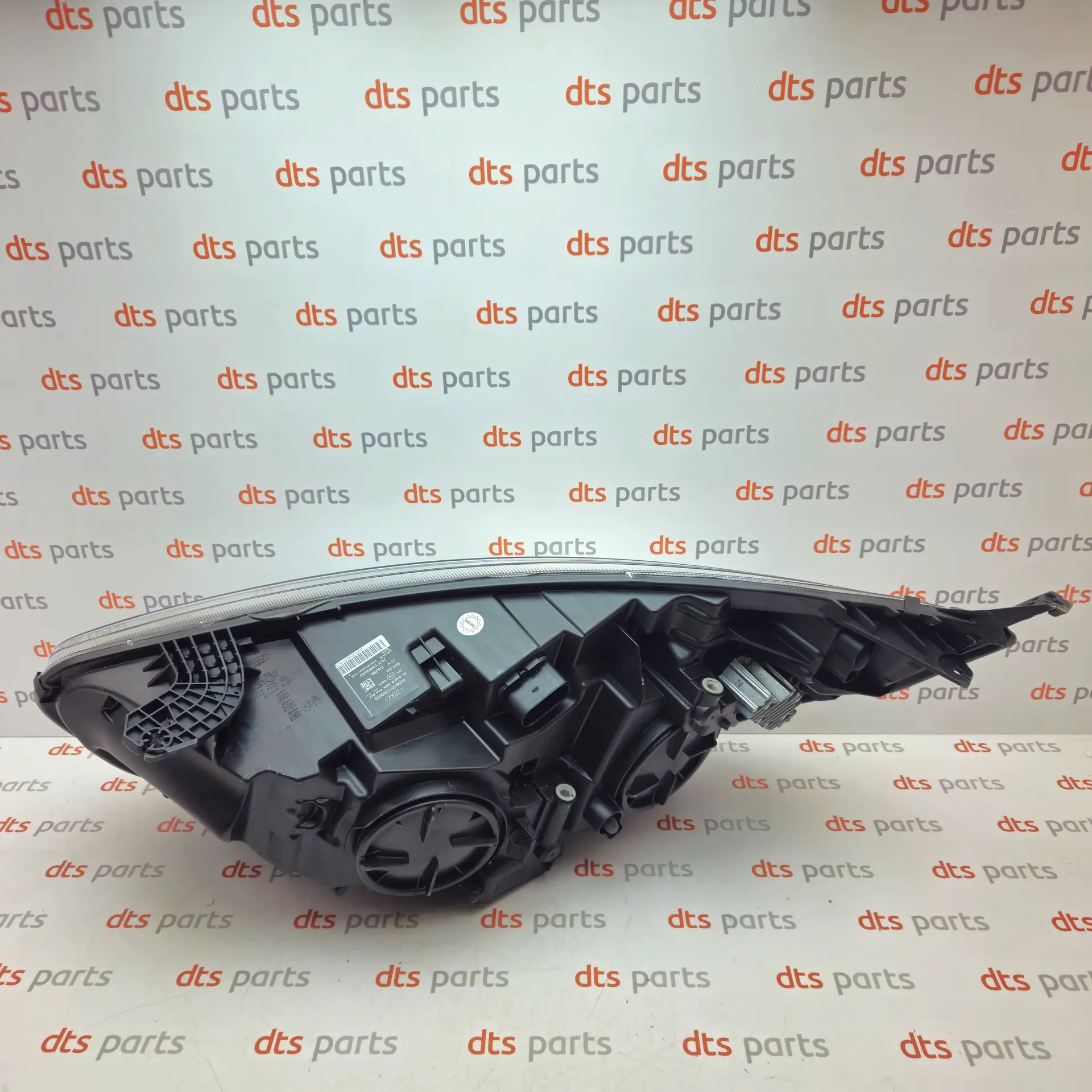 OEM Ford 2481753 – Right headlight