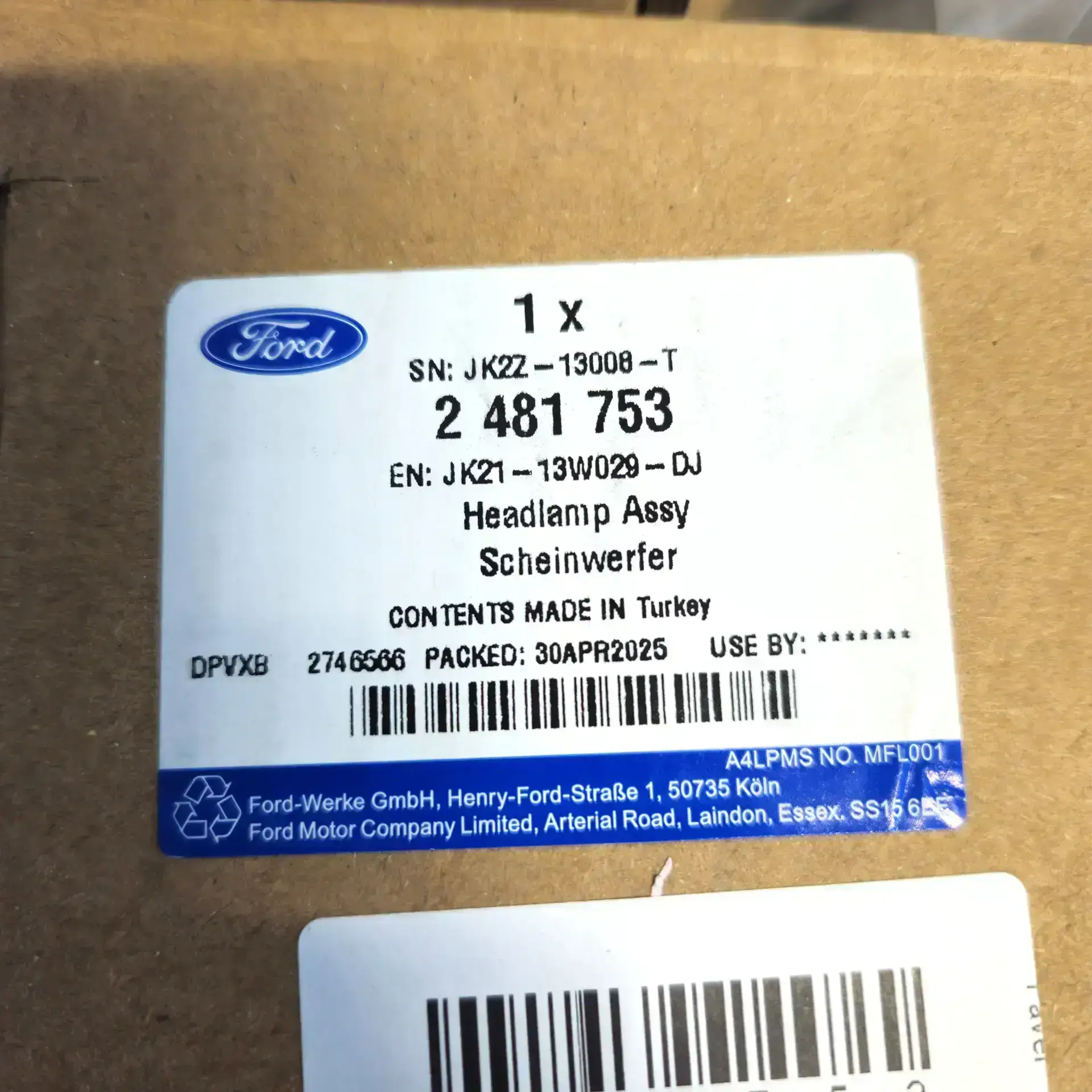 OEM Ford 2481753 – Right headlight