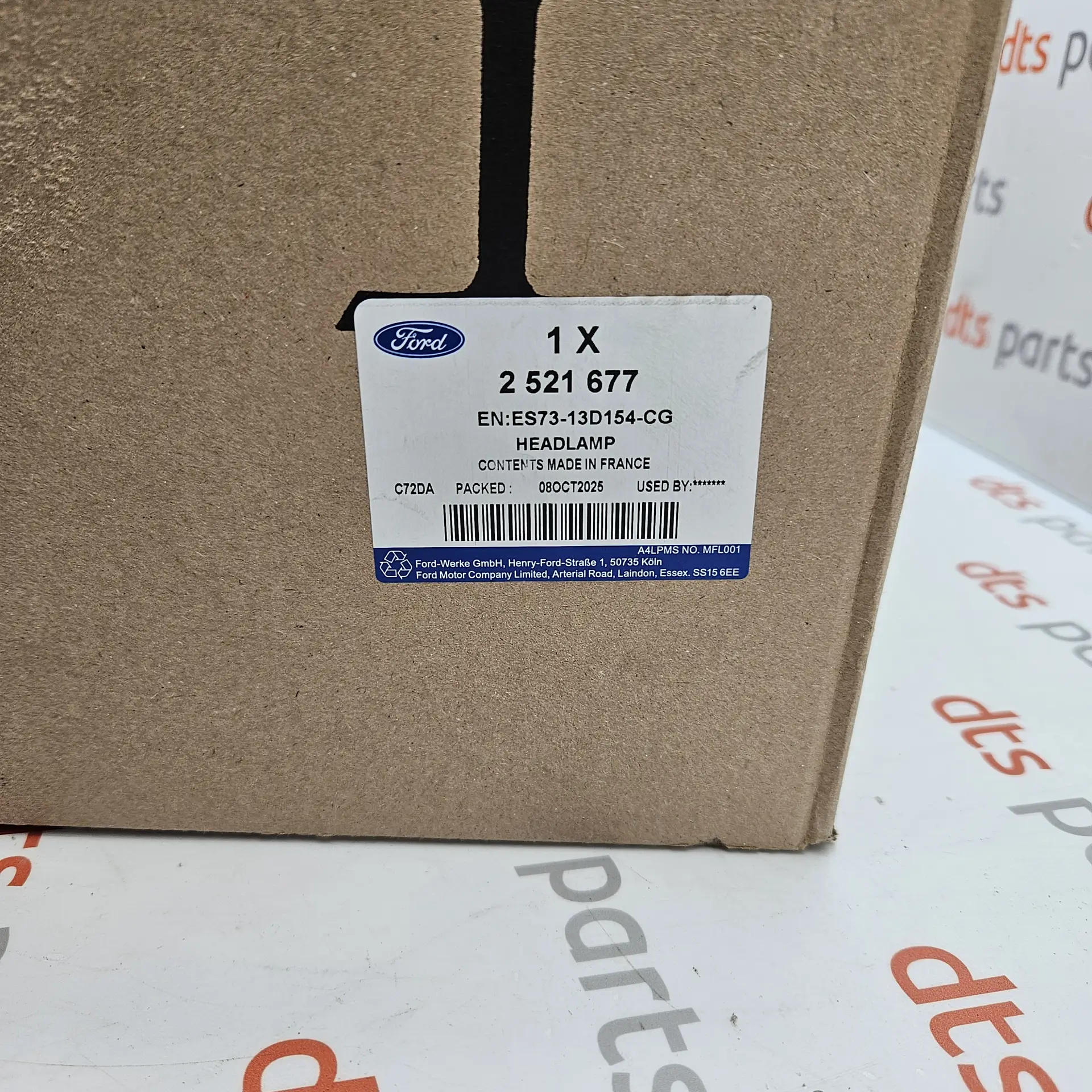 OEM Ford 2521677 – Front right headlight