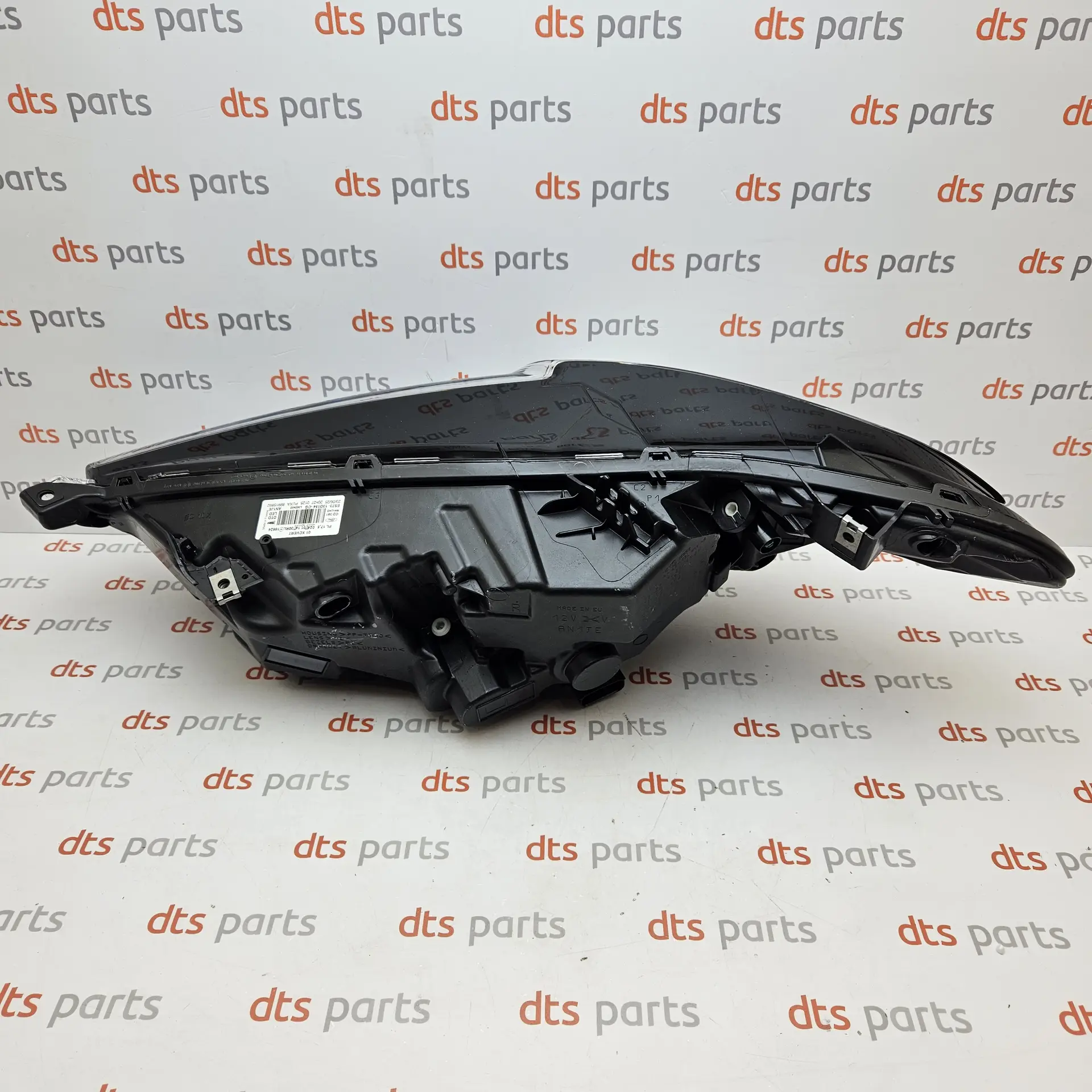 OEM Ford 2521677 – Front right headlight