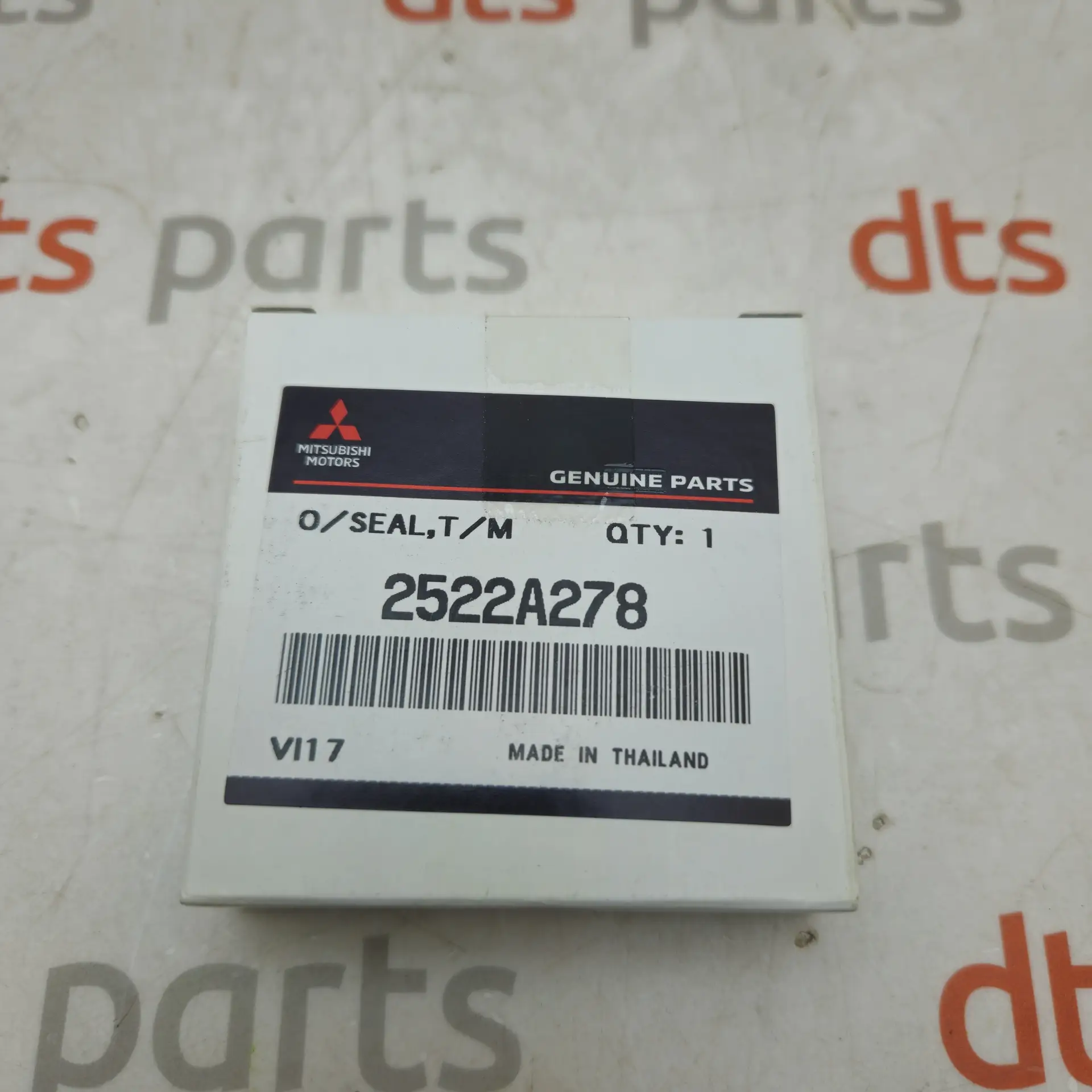 OEM Mitsubishi 2522A278 – Front differential / transmission drive shaft oil seal