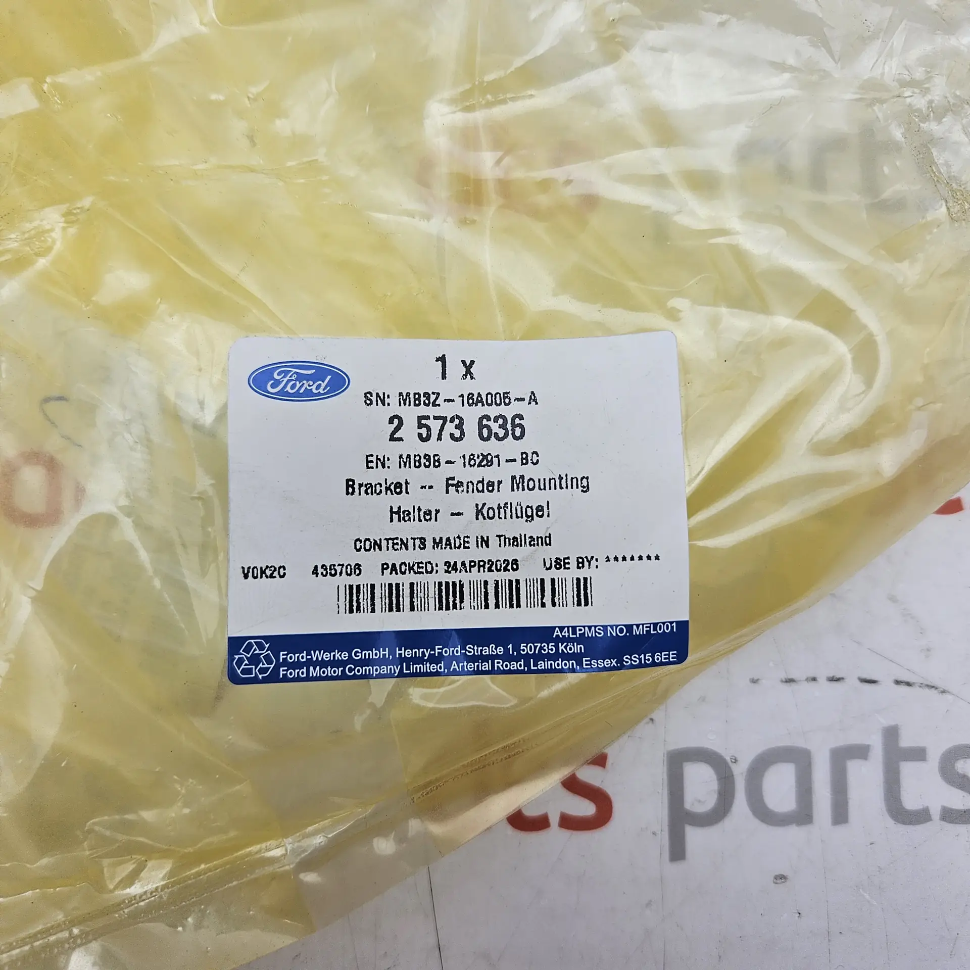 OEM Ford 2573636 – Front fender support bracket left-hand side