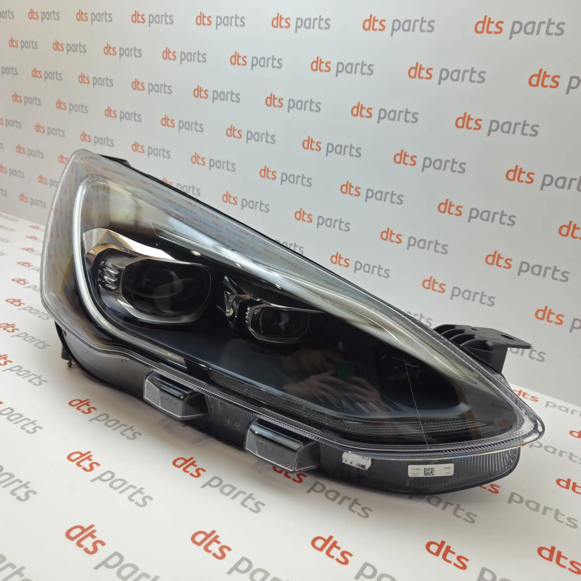 OEM Ford 2581583 – Front right headlight