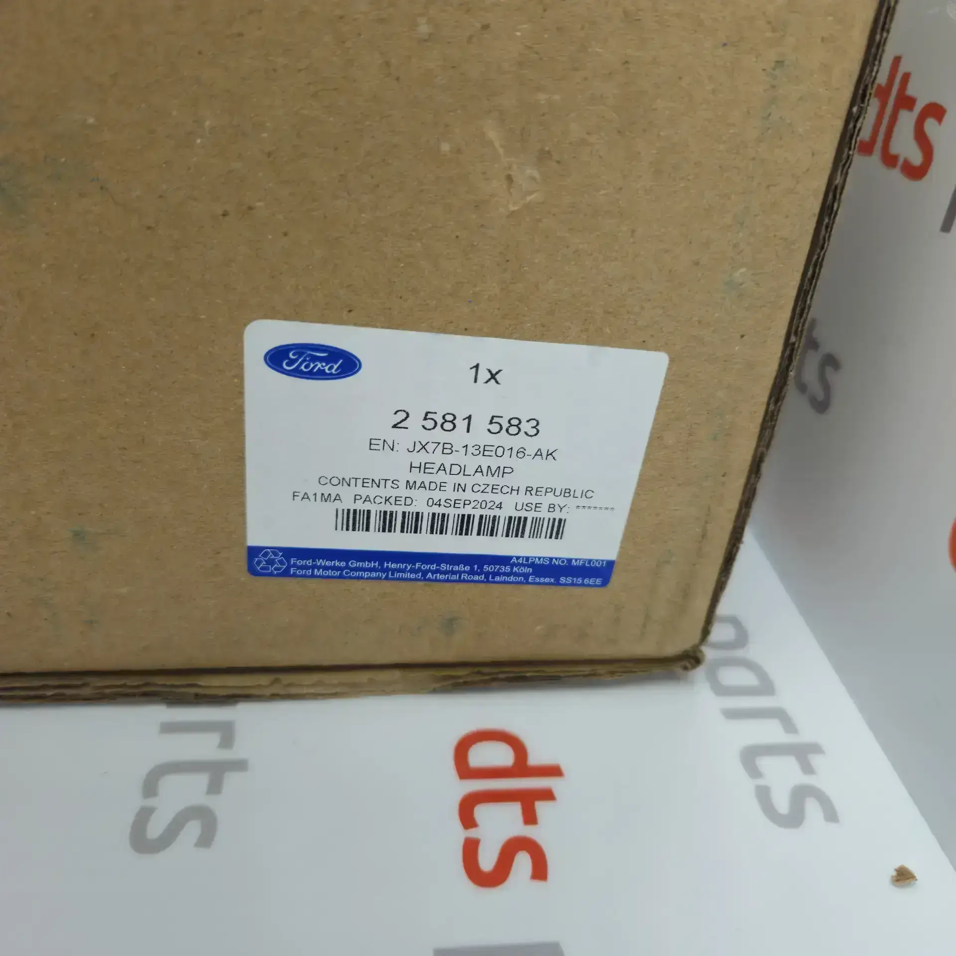 OEM Ford 2581583 – Front right headlight