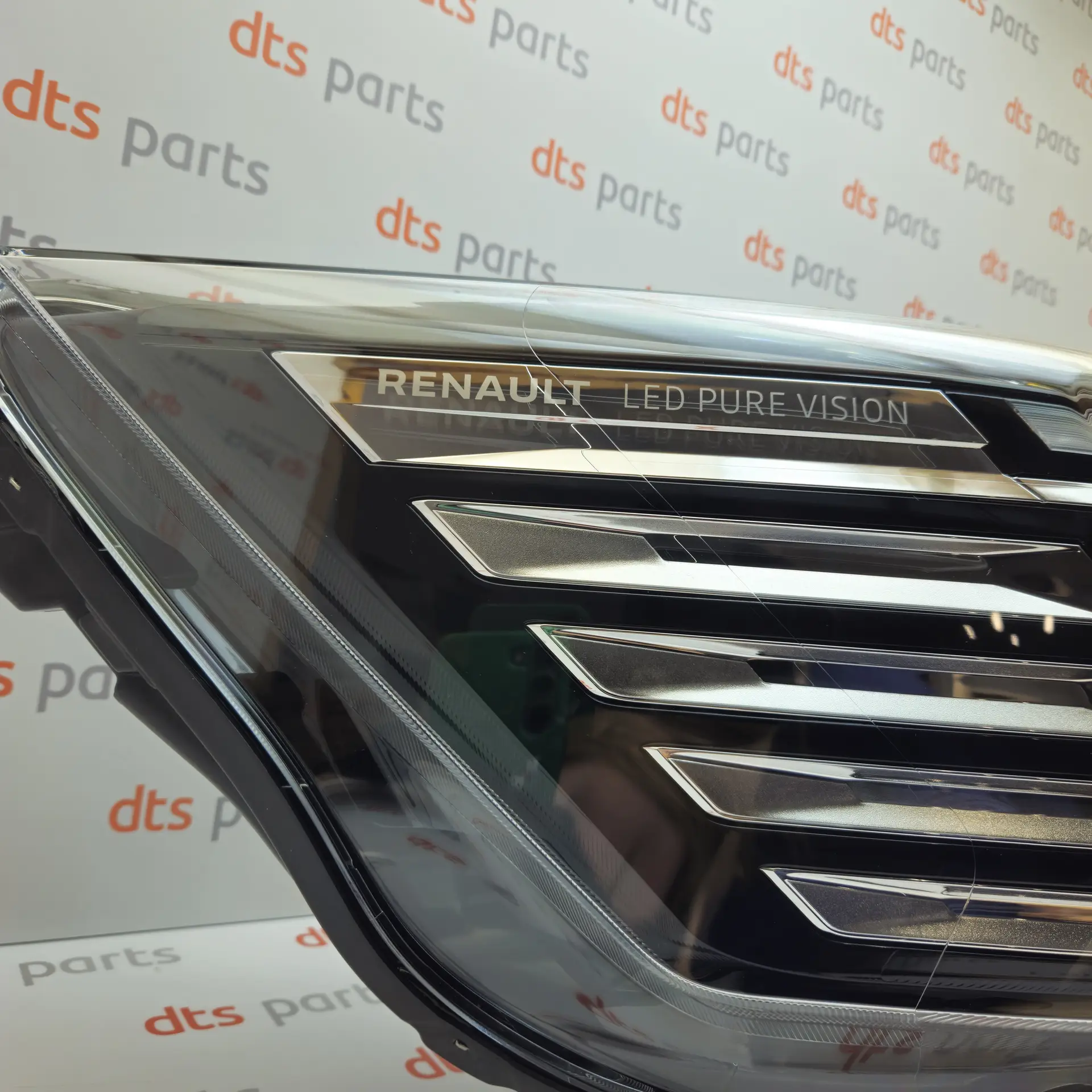 OEM Renault 260102899R – Front right headlight
