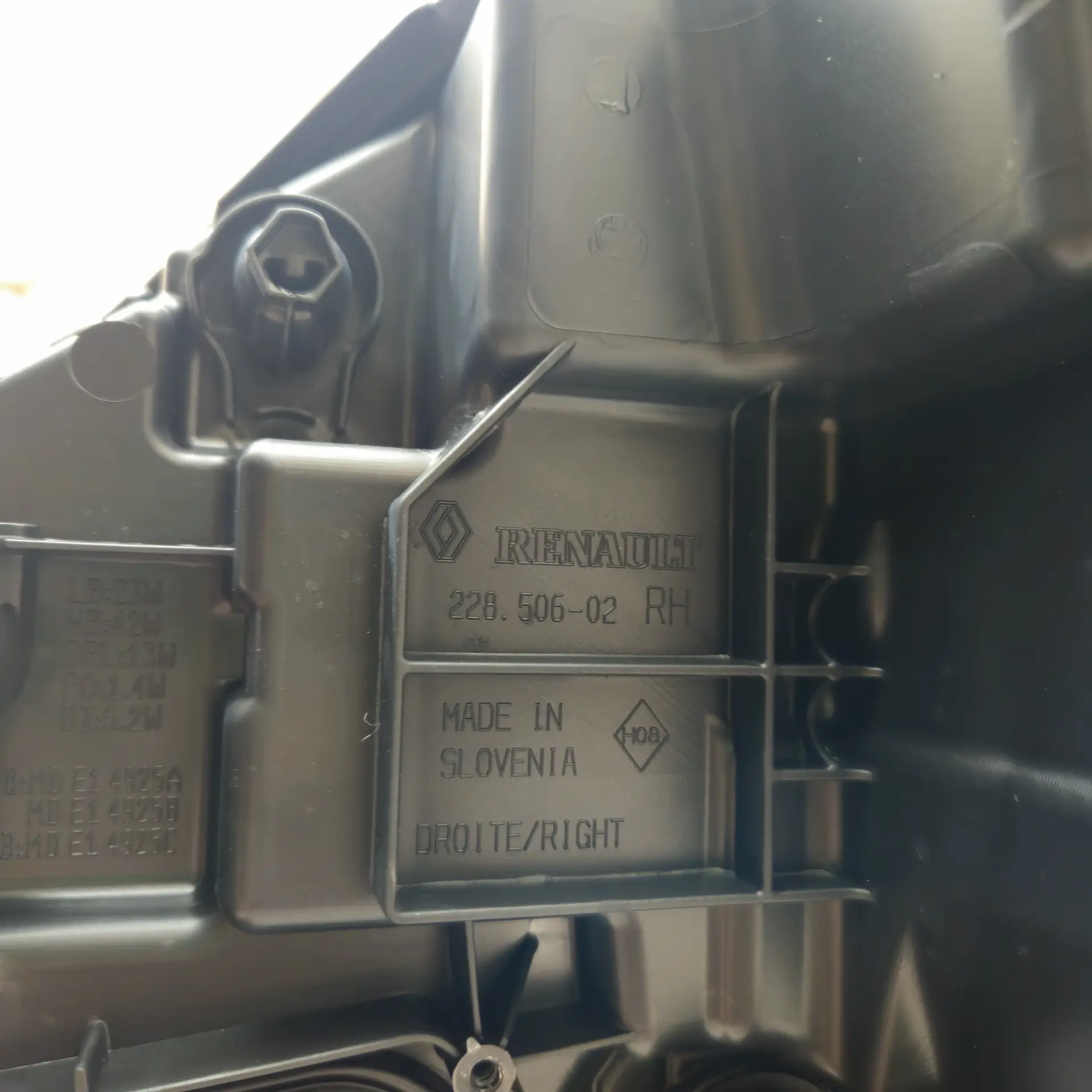 OEM Renault 260103799R – Front right headlight