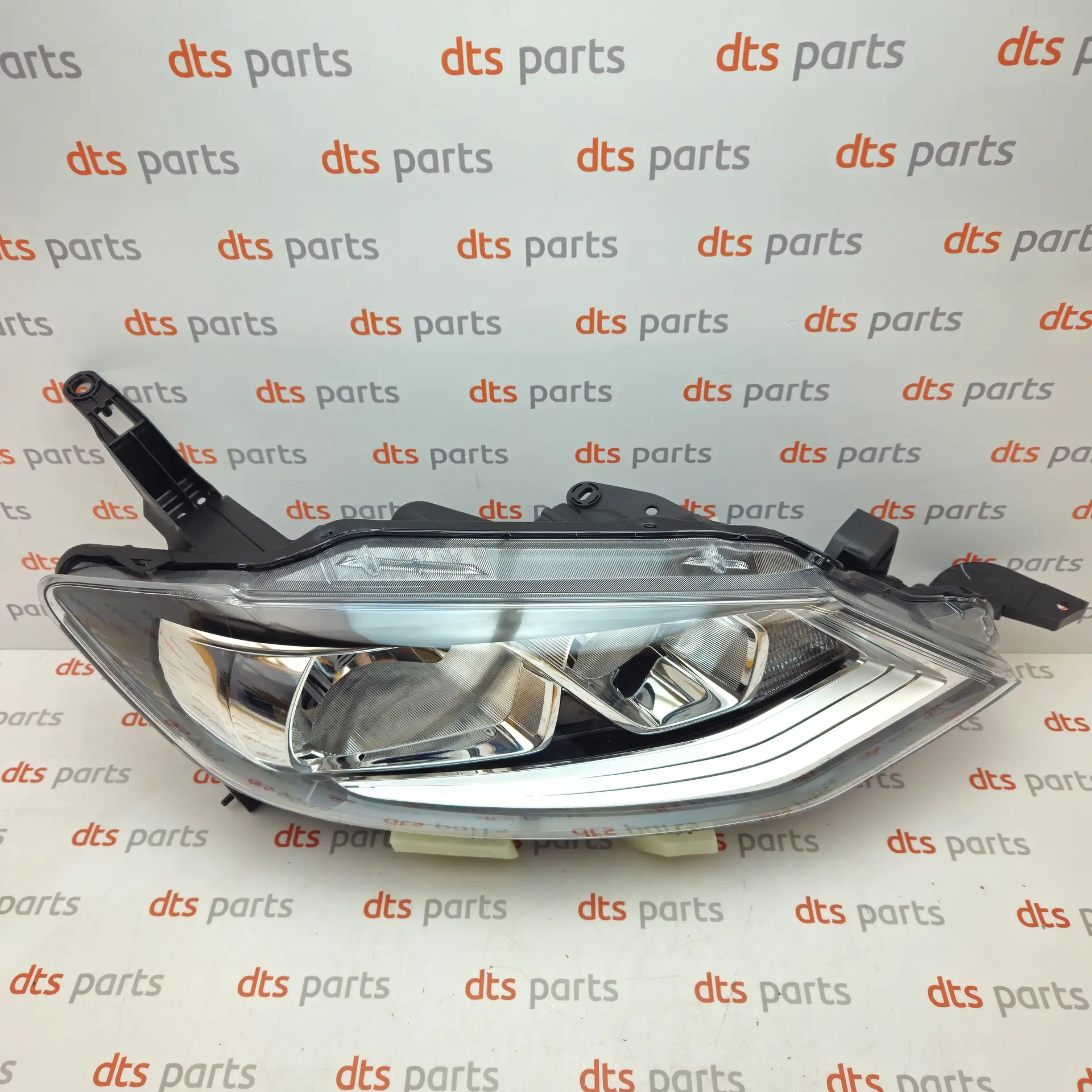 OEM Nissan 260103ZL0A – Front right headlight