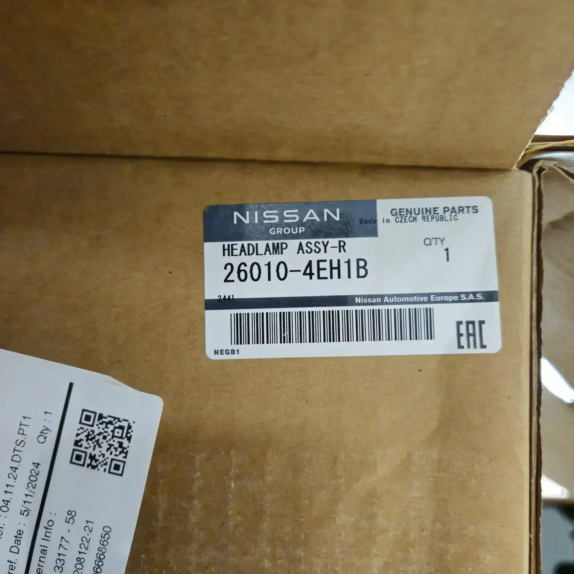 OEM Nissan/Infiniti 260104EH1B – Front right LED headlight