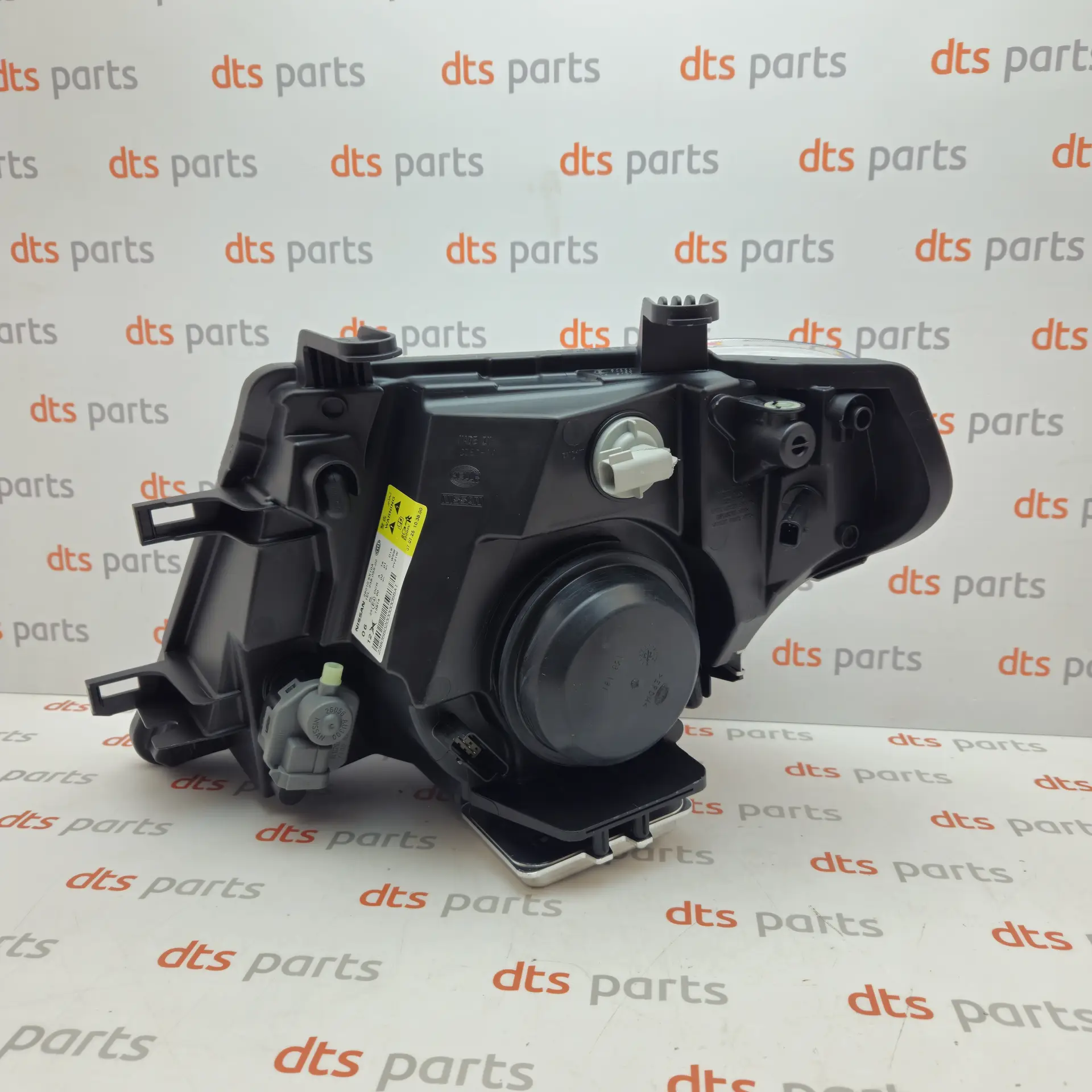 OEM Nissan 260105X10A – Front right headlight