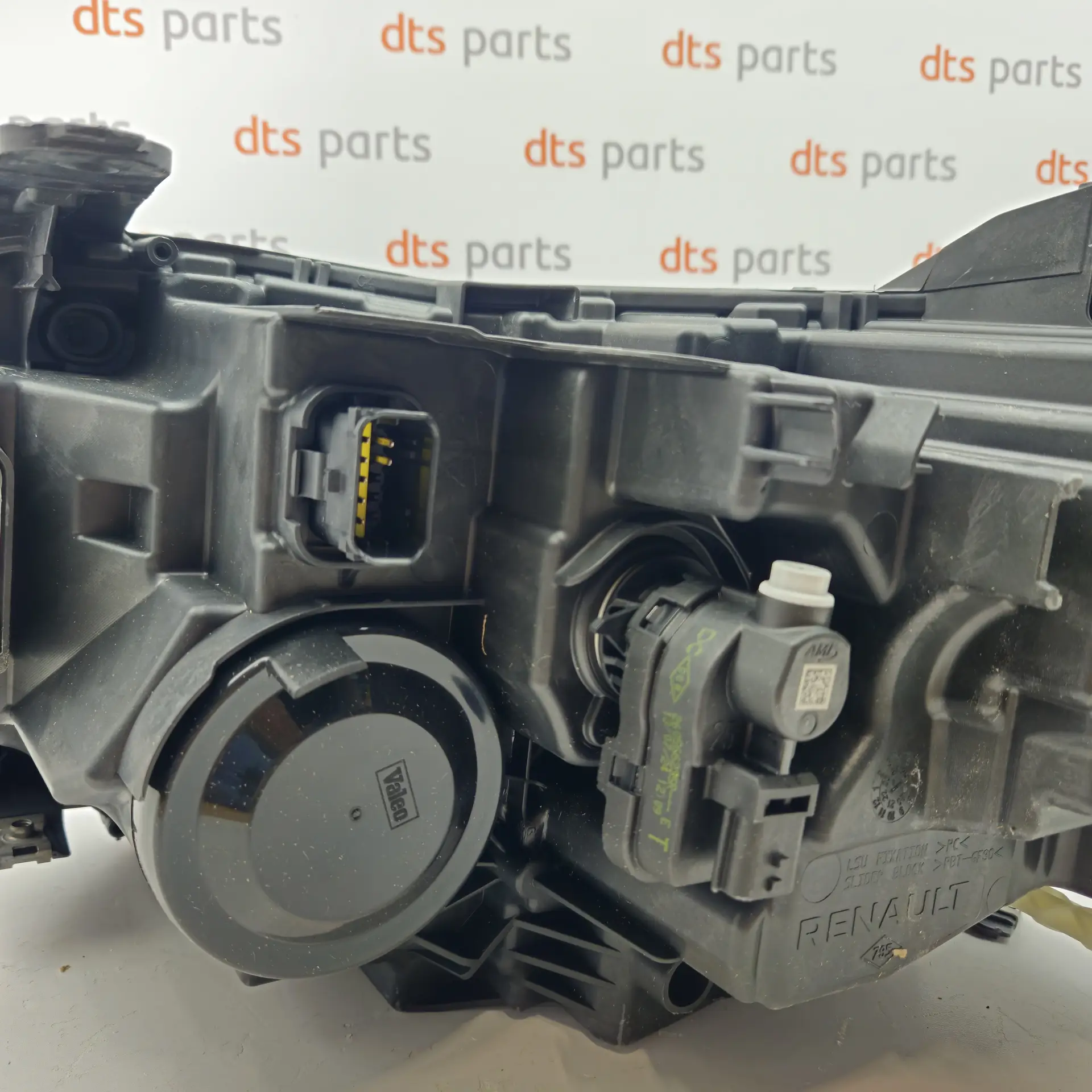 OEM Renault 260106194R – Front, right LED headlight