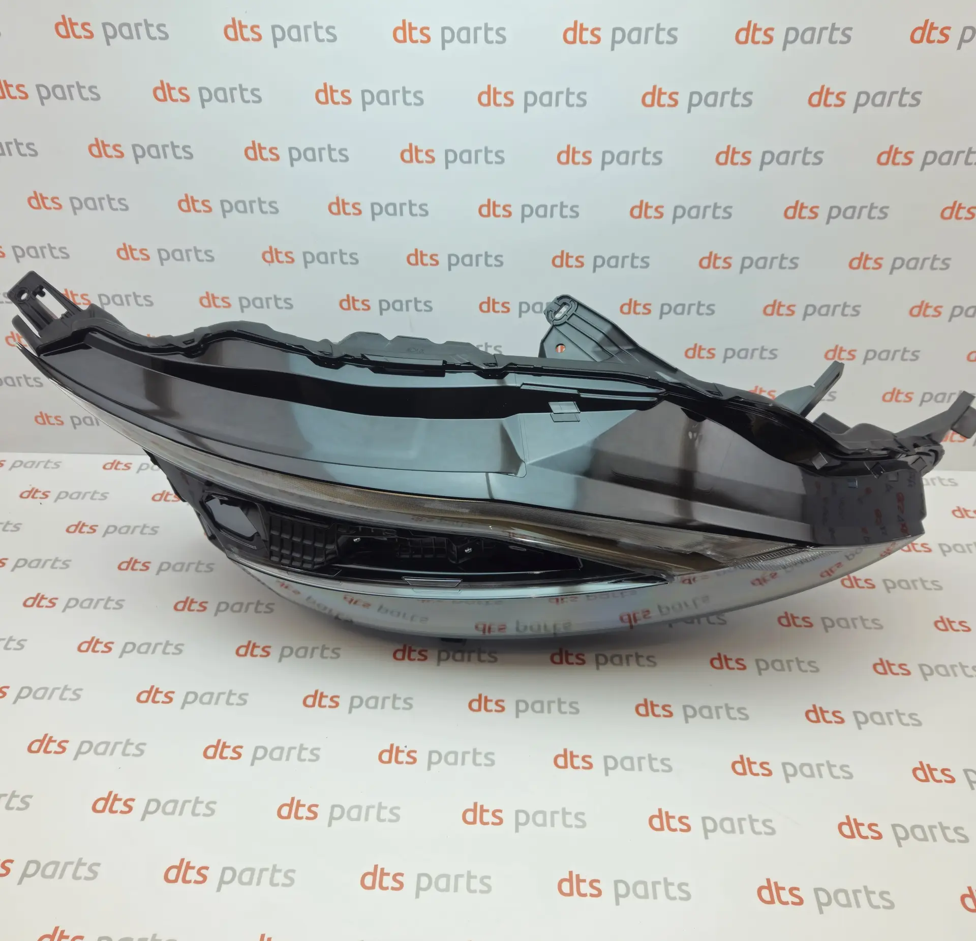OEM Nissan 260106UN0C – Front right (offside) headlight assembly