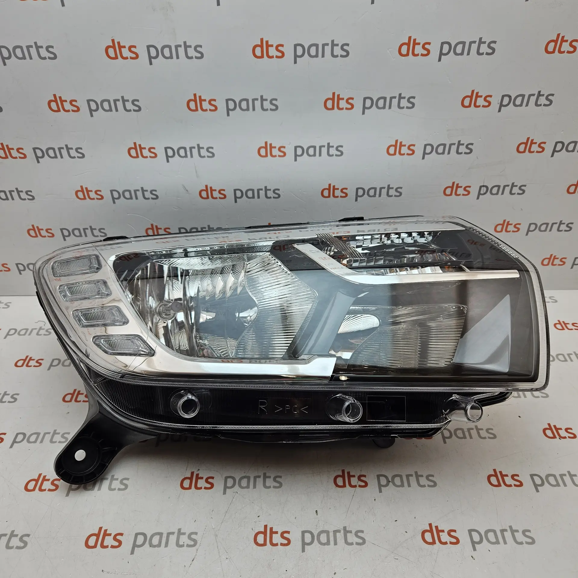 OEM Renault 260108435R – Right front halogen headlight assembly