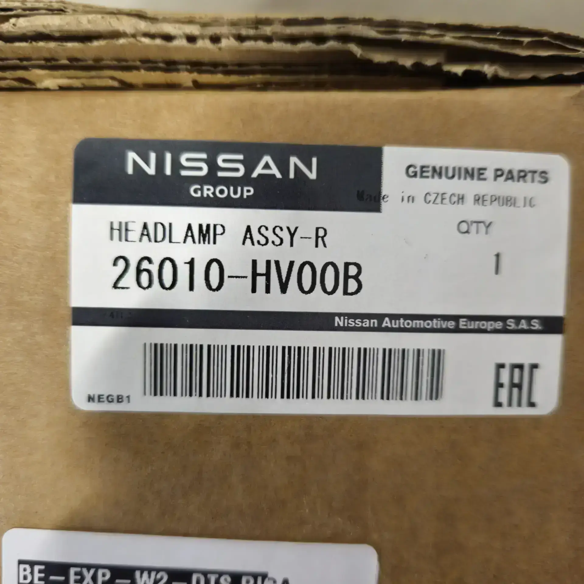 OEM Nissan/Infiniti 26010HV00B – Front right headlight