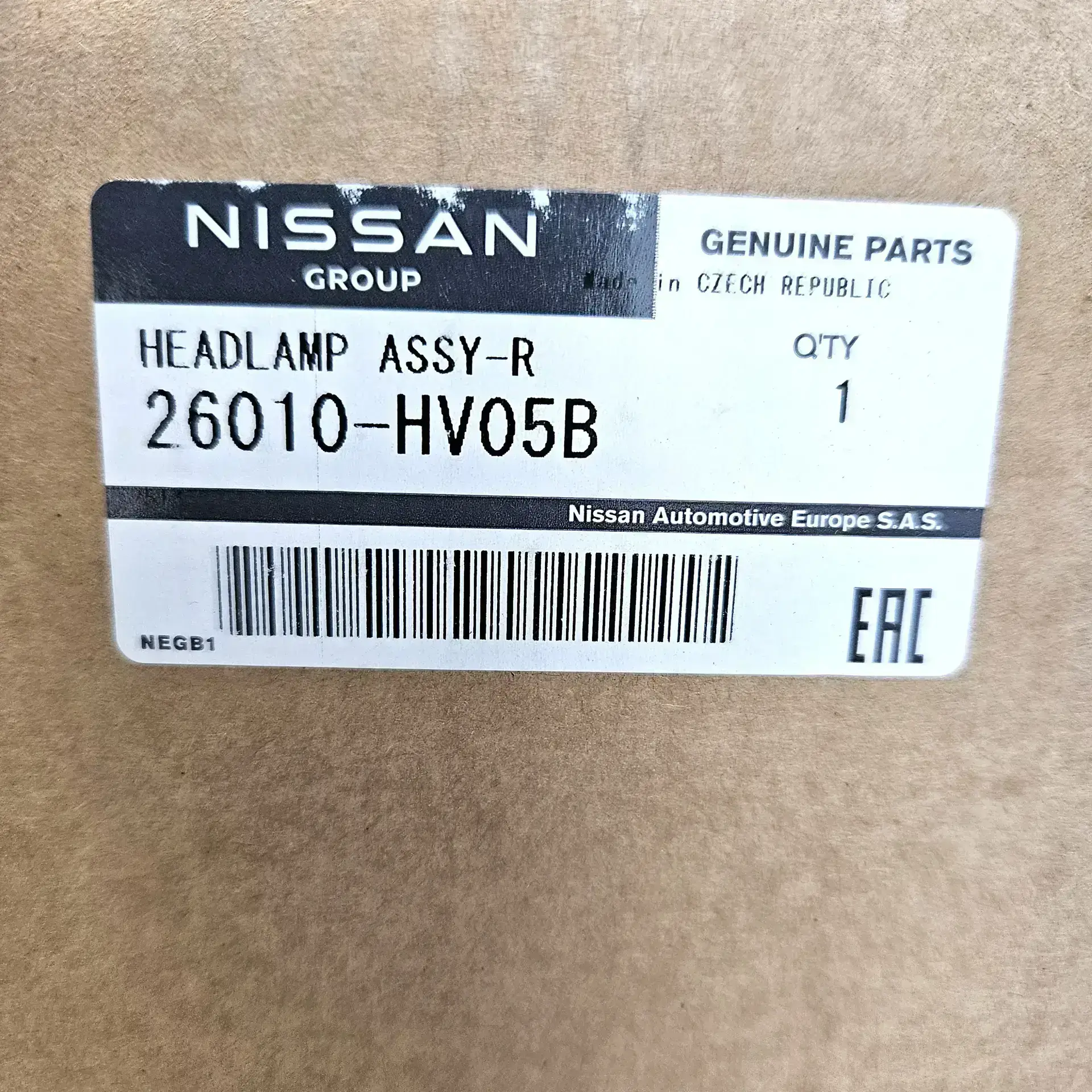OEM Nissan 26010HV05B – Right headlight