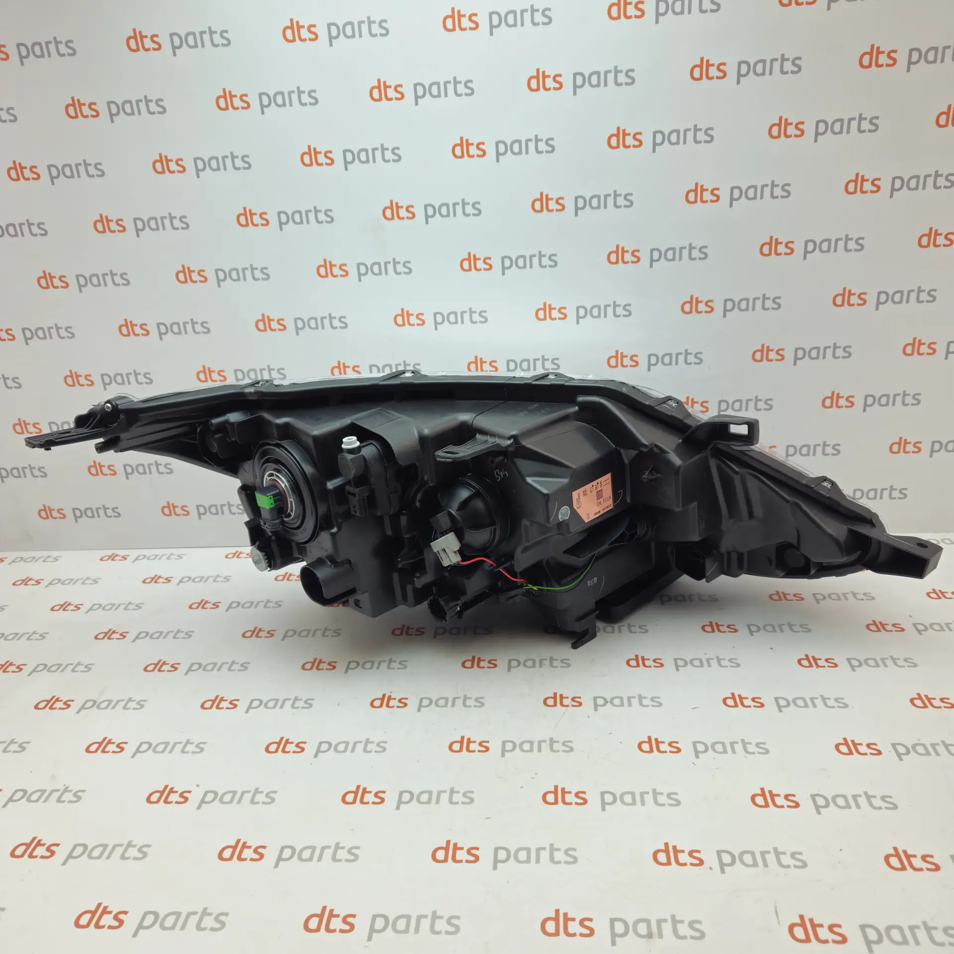 OEM Nissan 260604EH2A – Front left LED headlight