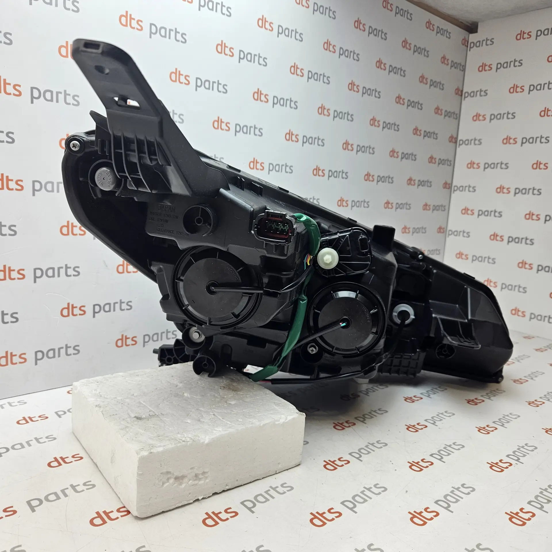 OEM Nissan 260605SH0A – Front left headlight