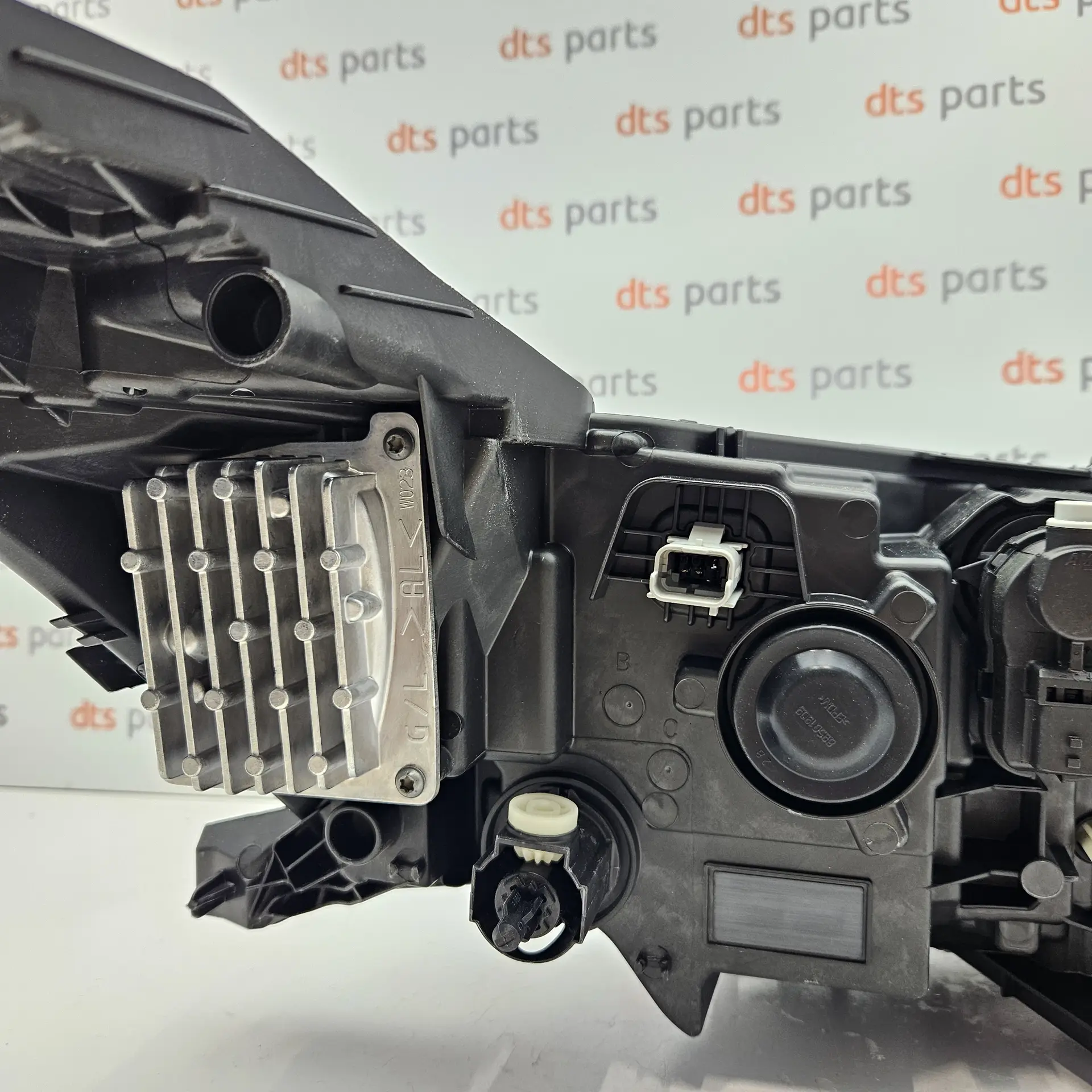 OEM Renault 260606722R – Front, left headlight