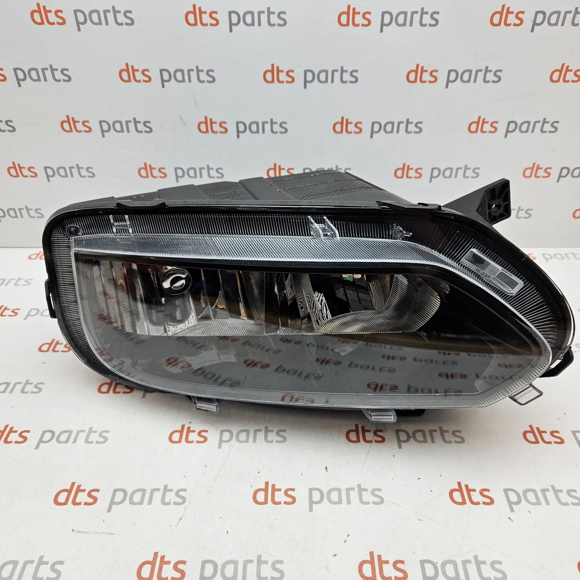OEM Renault 260607303R – Headlight lens housing assembly