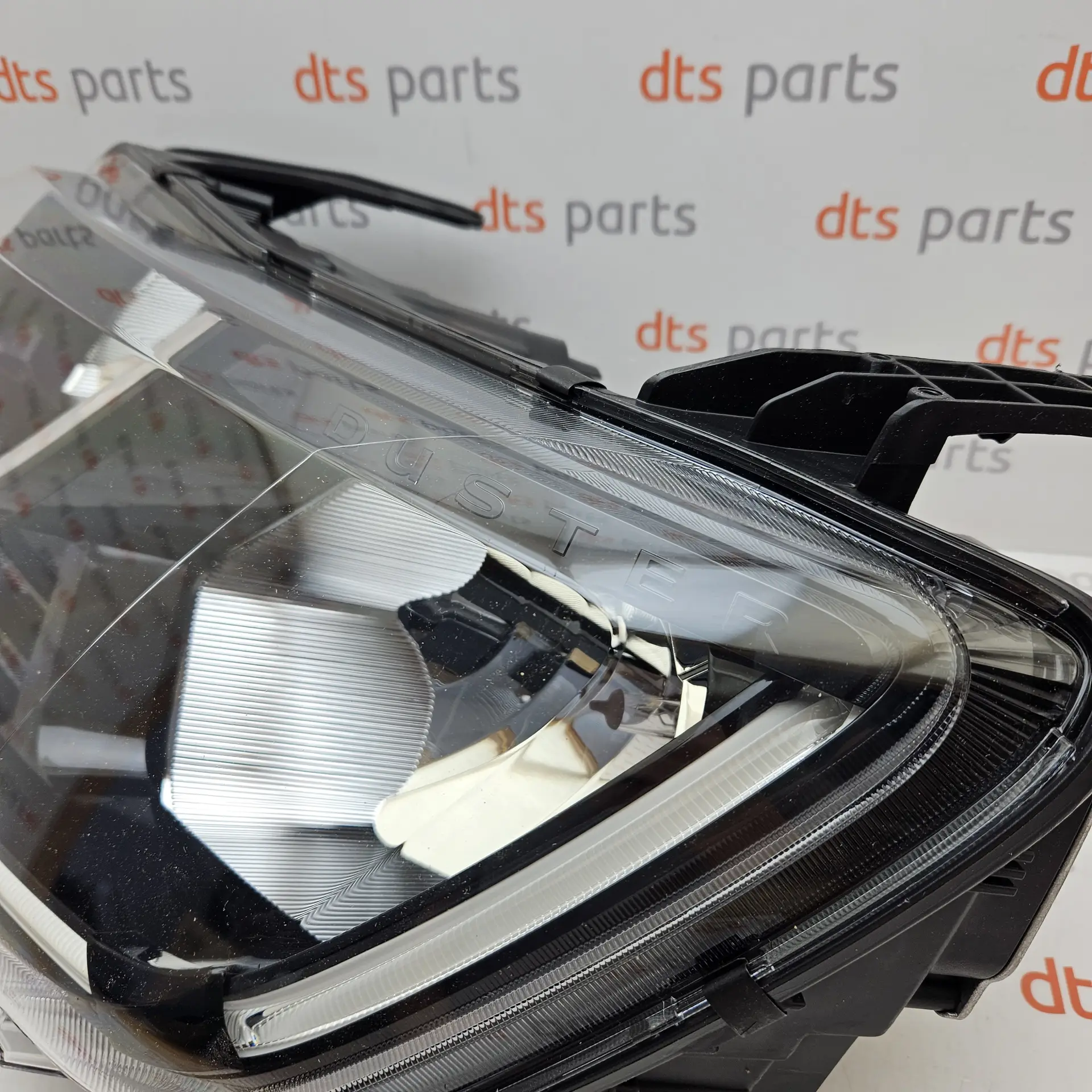 OEM Renault 260609367R – Left side headlight