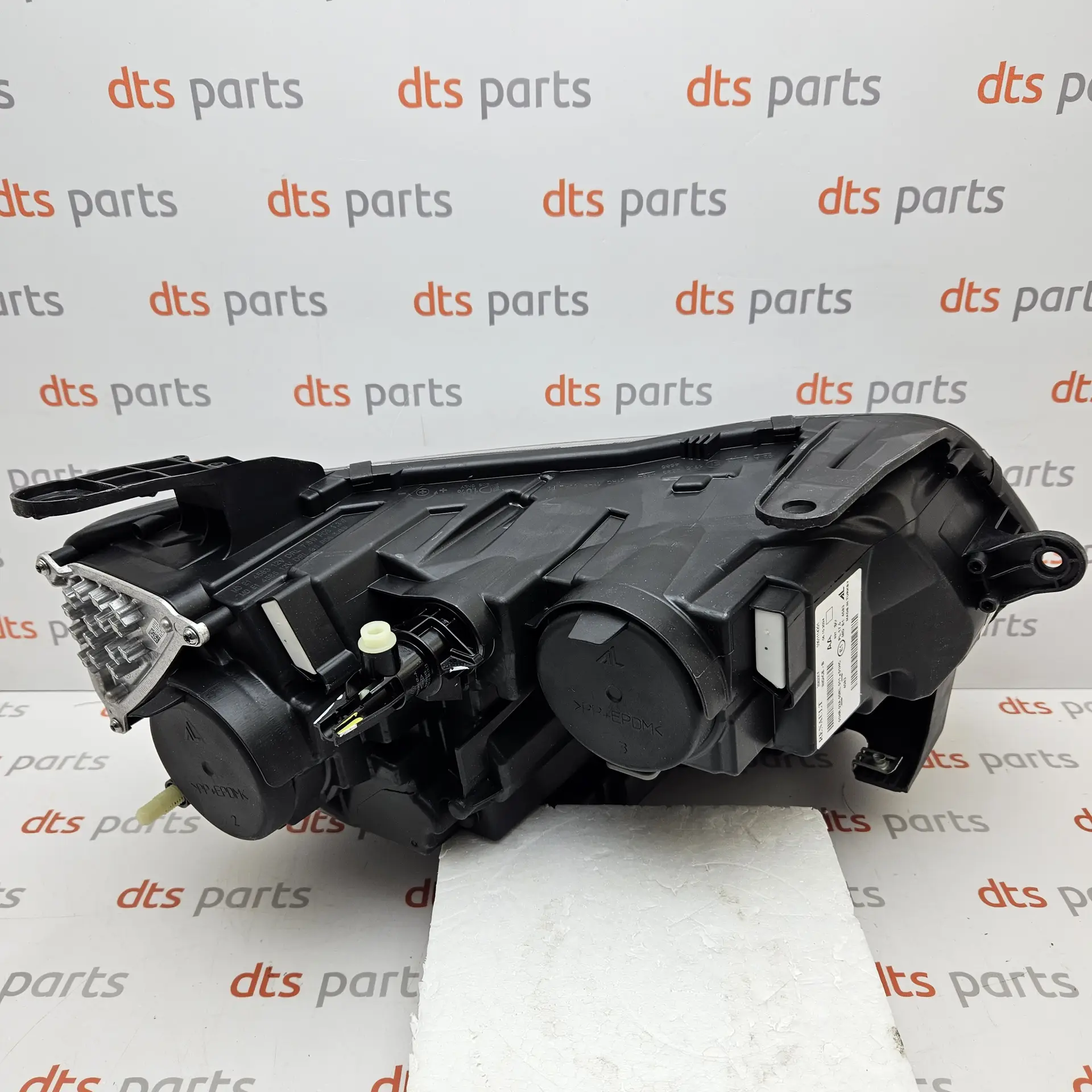 OEM Renault 260609367R – Left side headlight