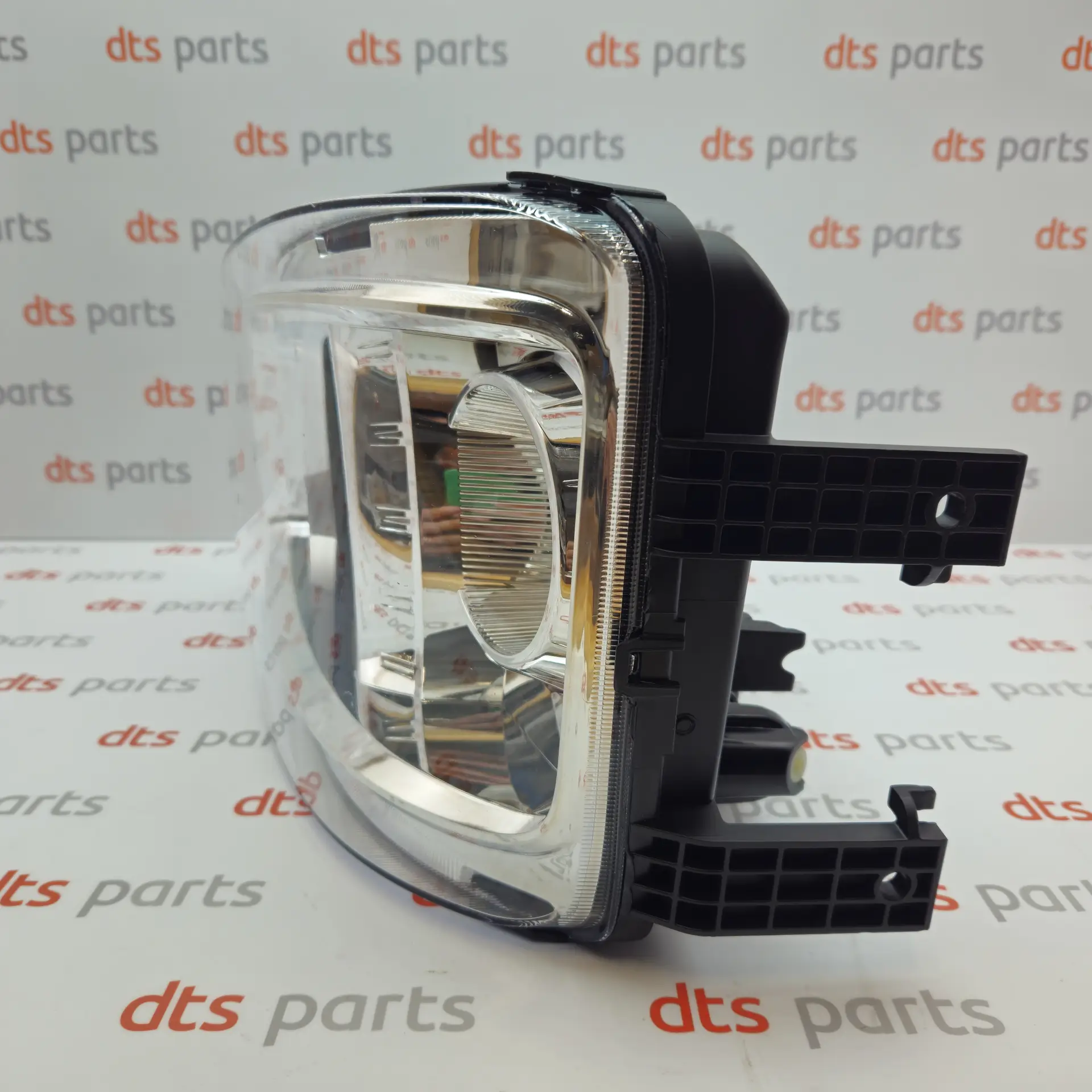 OEM Nissan/Infiniti 26060LC40A – Front left headlight