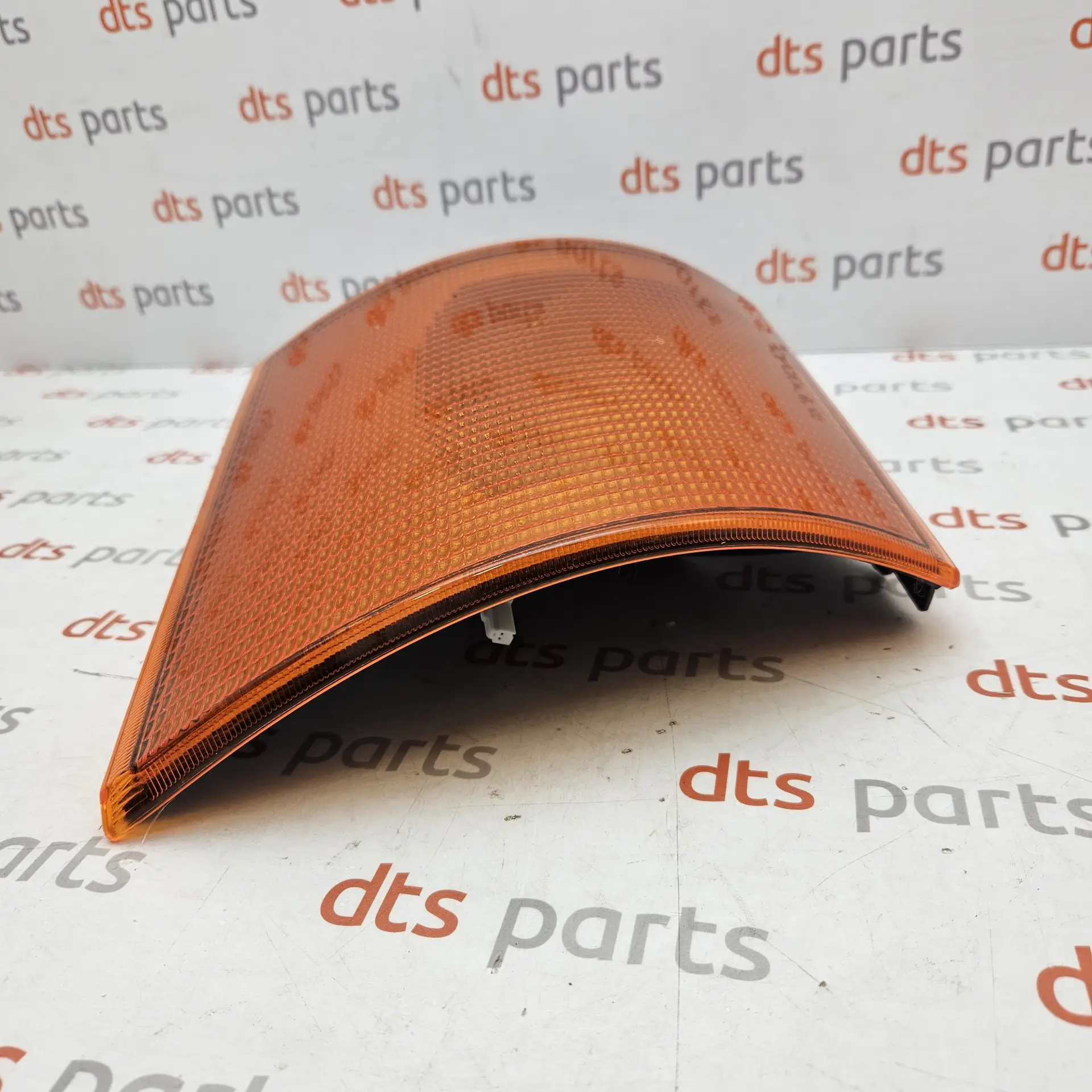 OEM Nissan 261359X100 – Front left turn signal indicator light lamp assembly