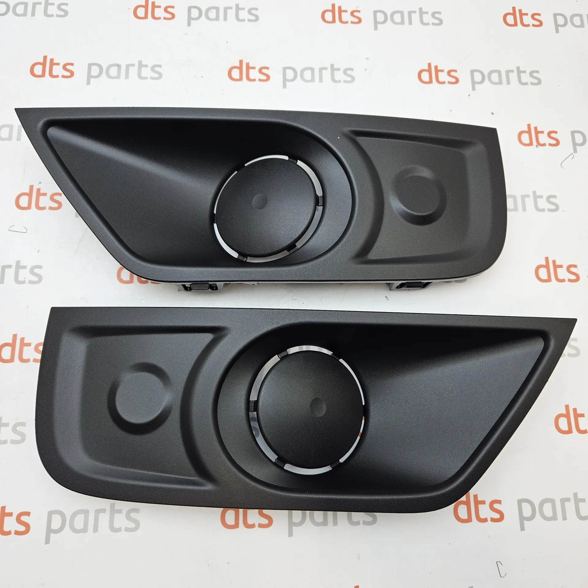 OEM Renault 261526567R – Front Bumper Fog Lamp Moulding / Bumper Grille Kit